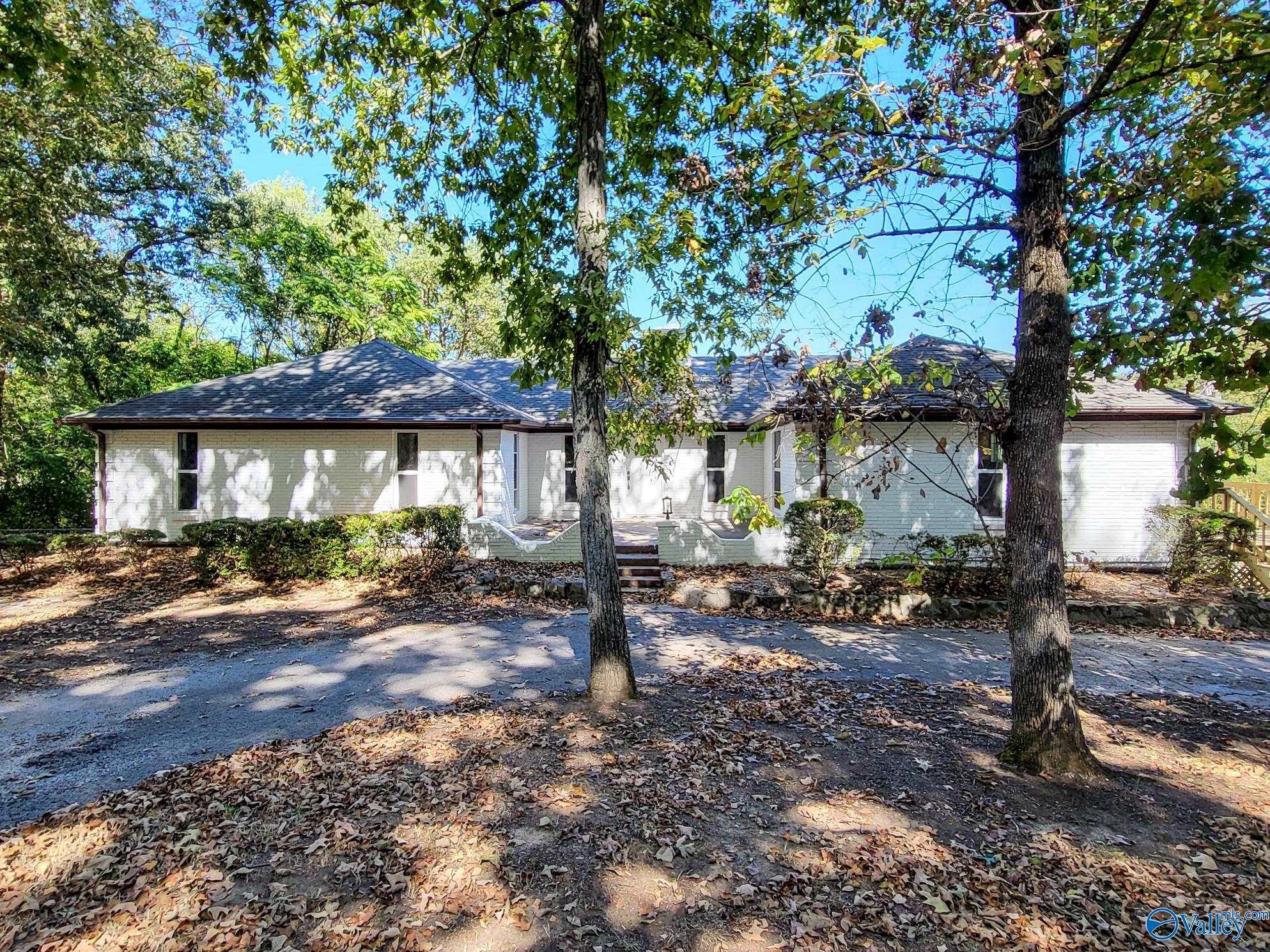 9805 Wallwood Drive