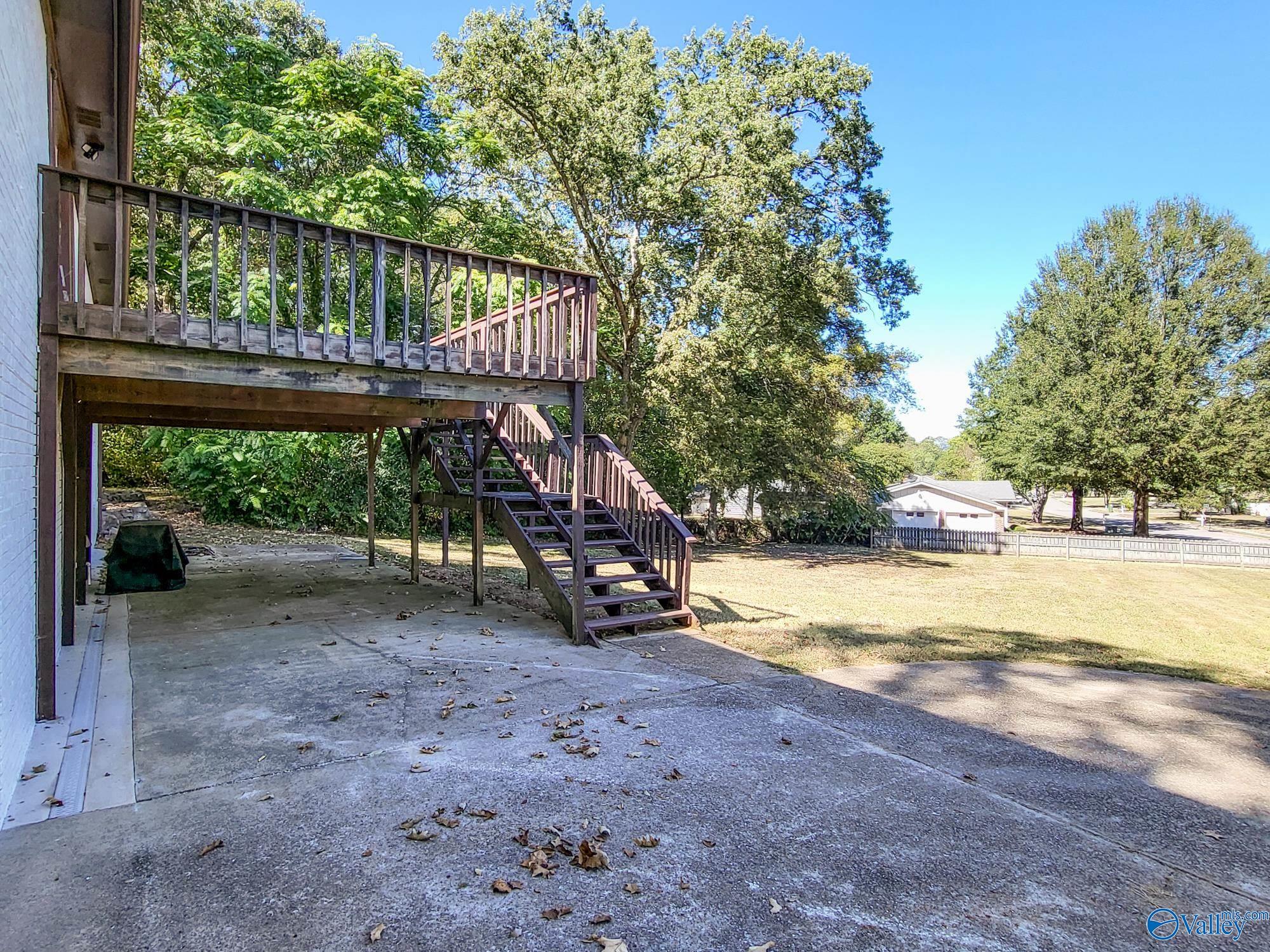 9805 Wallwood Drive