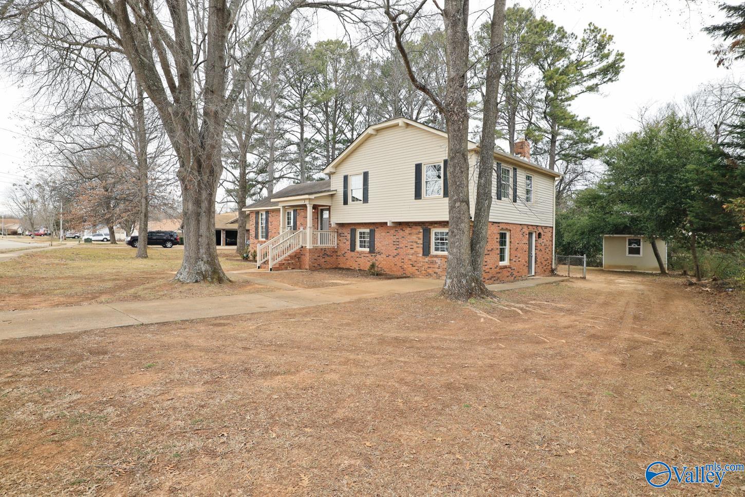 2201 Buckingham Drive SW