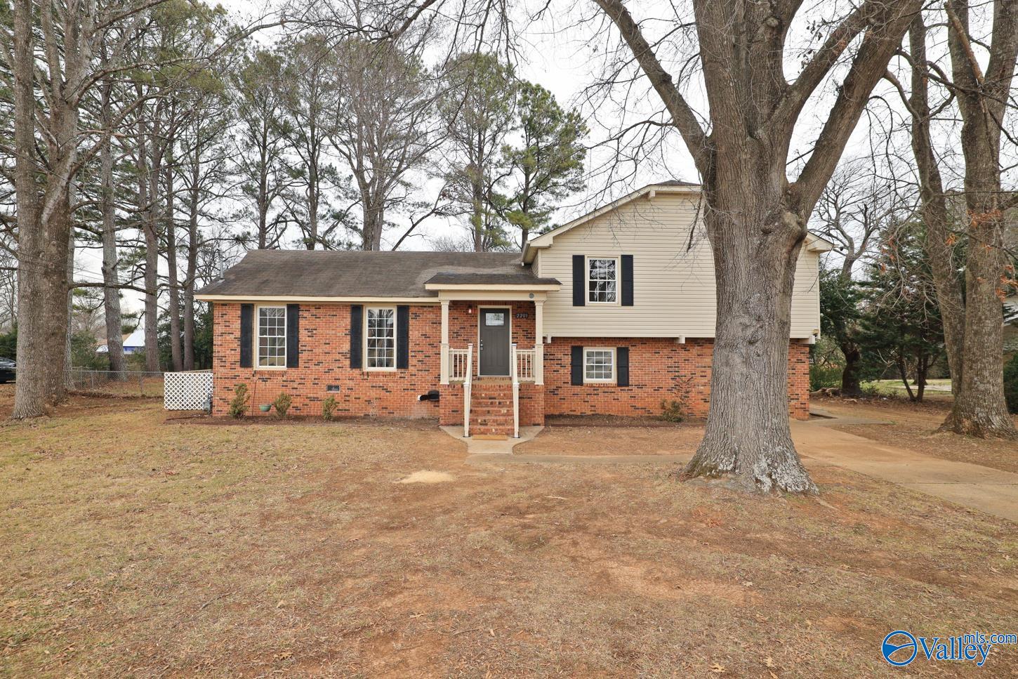 2201 Buckingham Drive SW