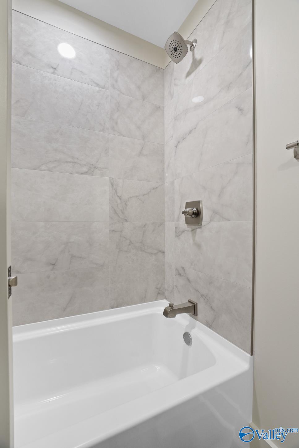 2201 Buckingham Drive SW