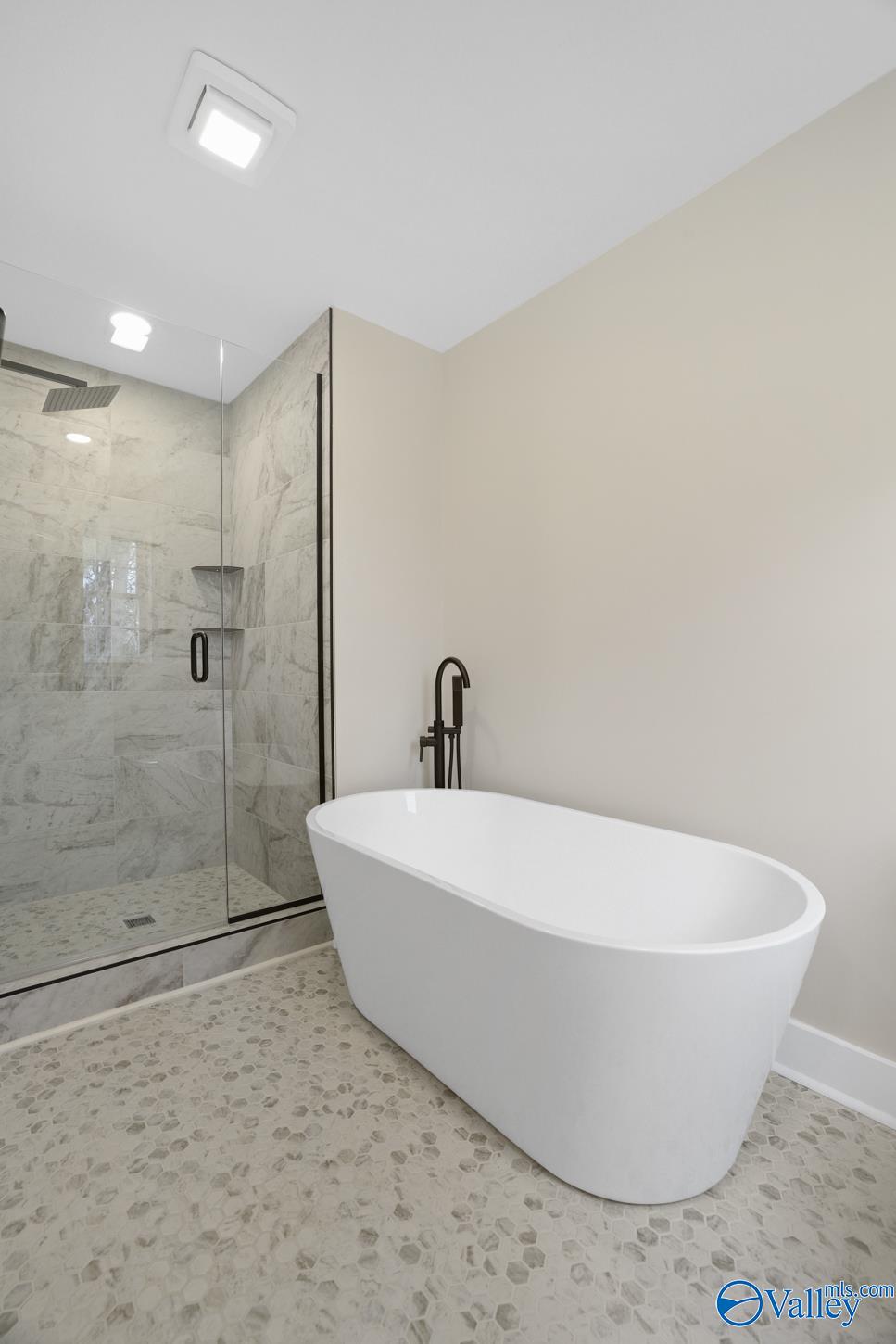 2201 Buckingham Drive SW