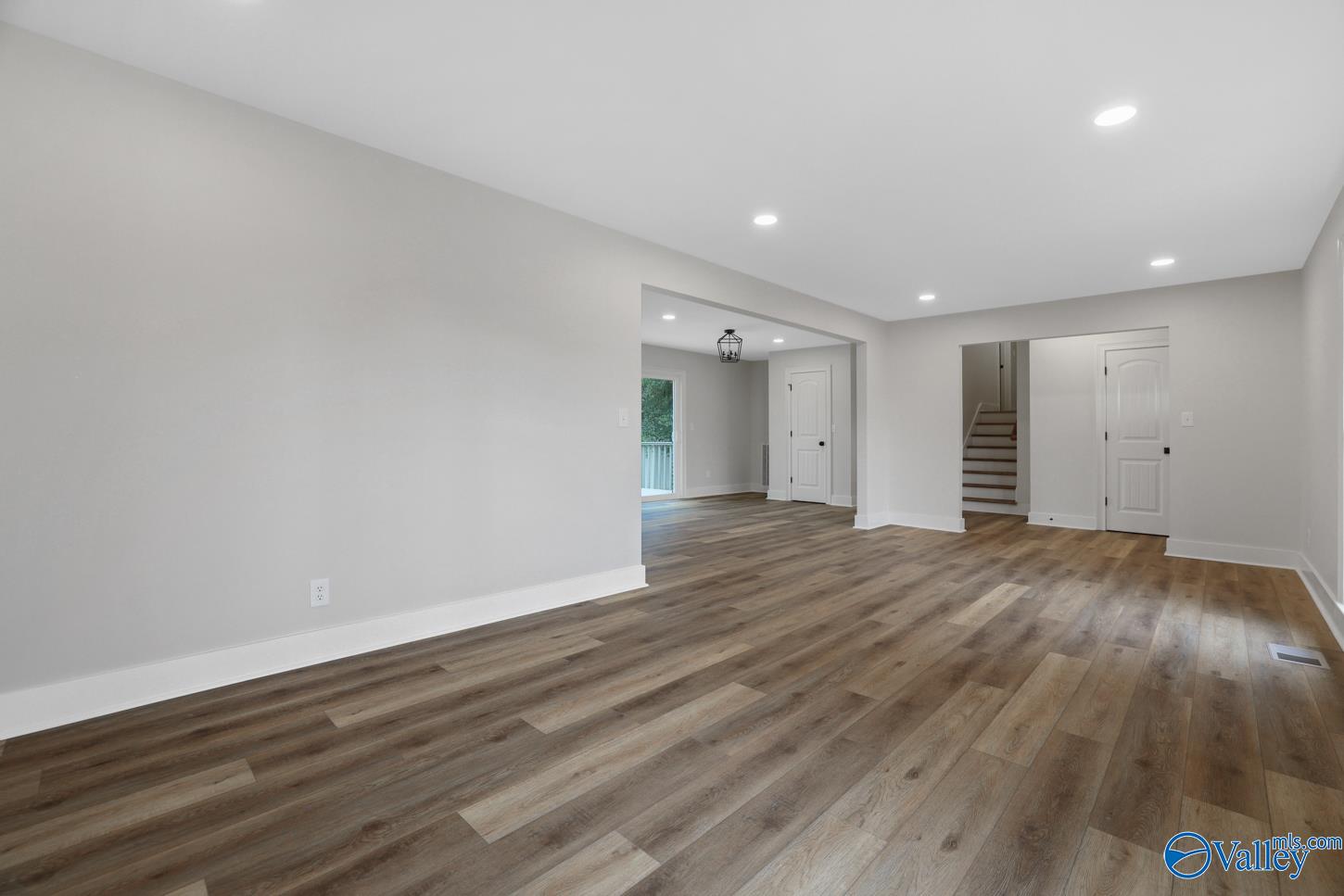 2201 Buckingham Drive SW