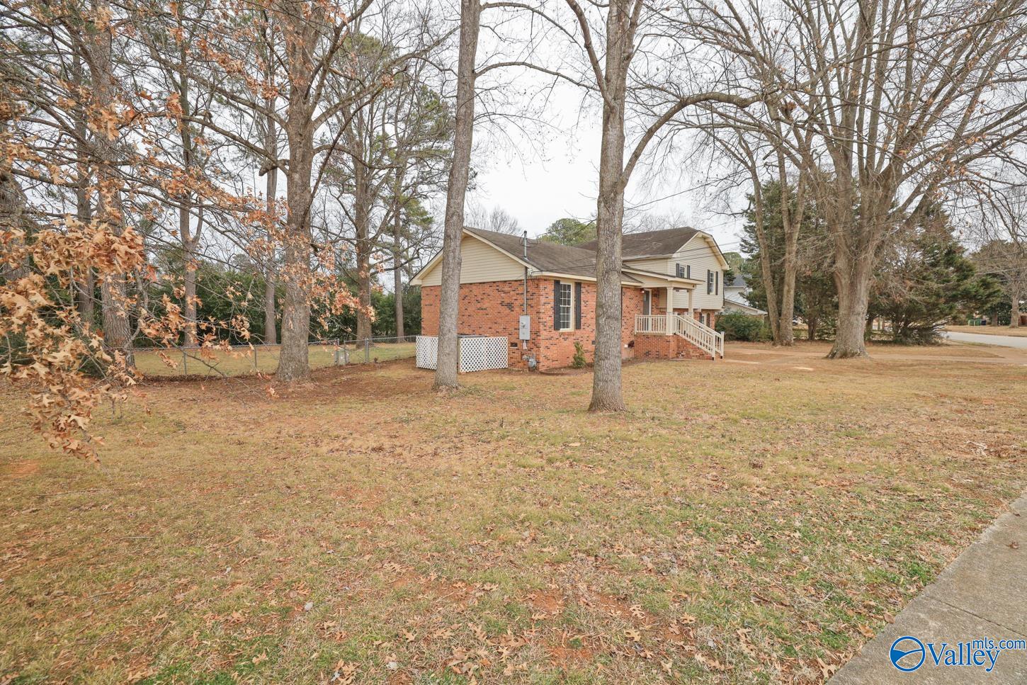 2201 Buckingham Drive SW