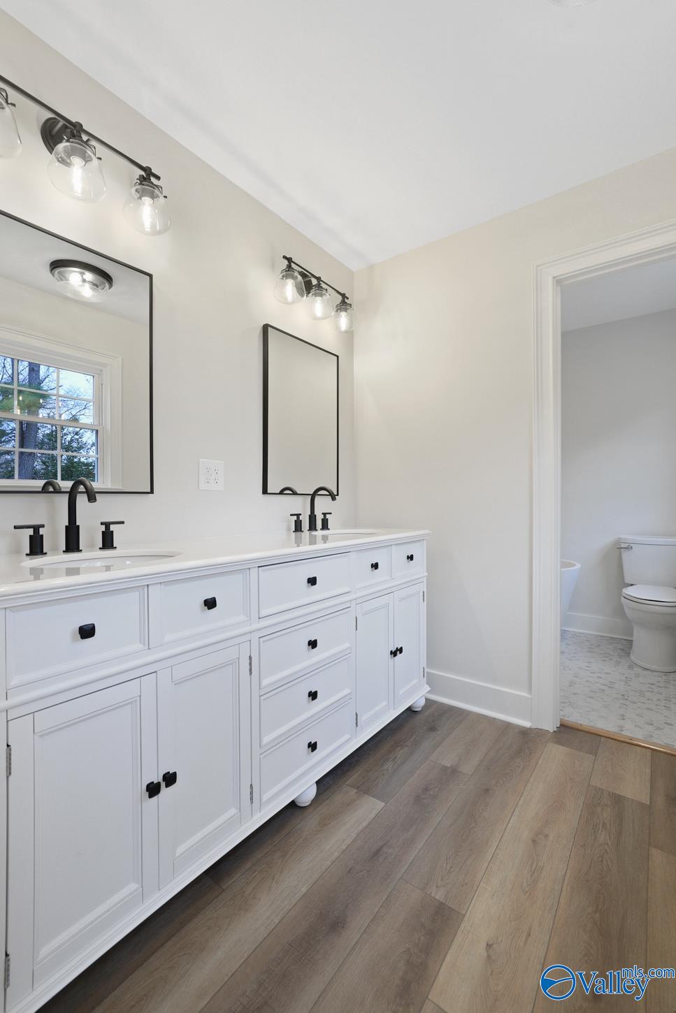 2201 Buckingham Drive SW