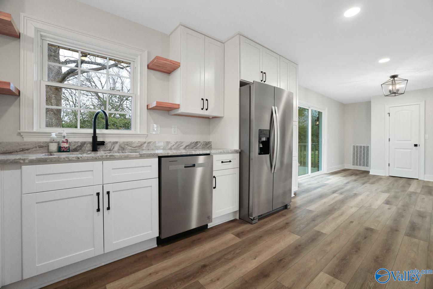 2201 Buckingham Drive SW