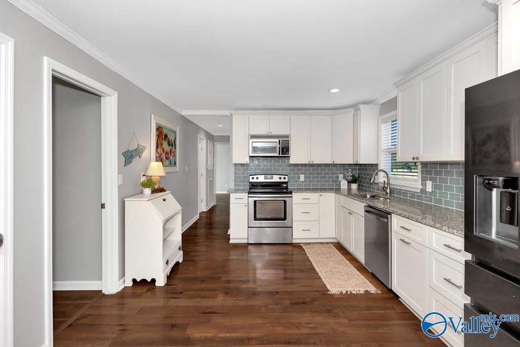 593 Henry Taylor Road