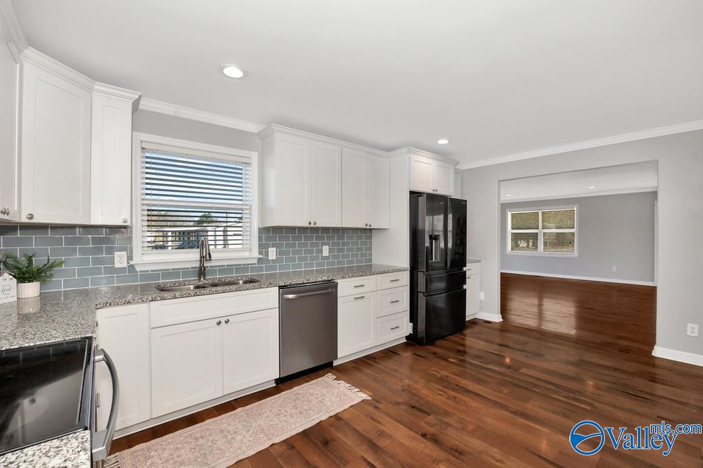 593 Henry Taylor Road