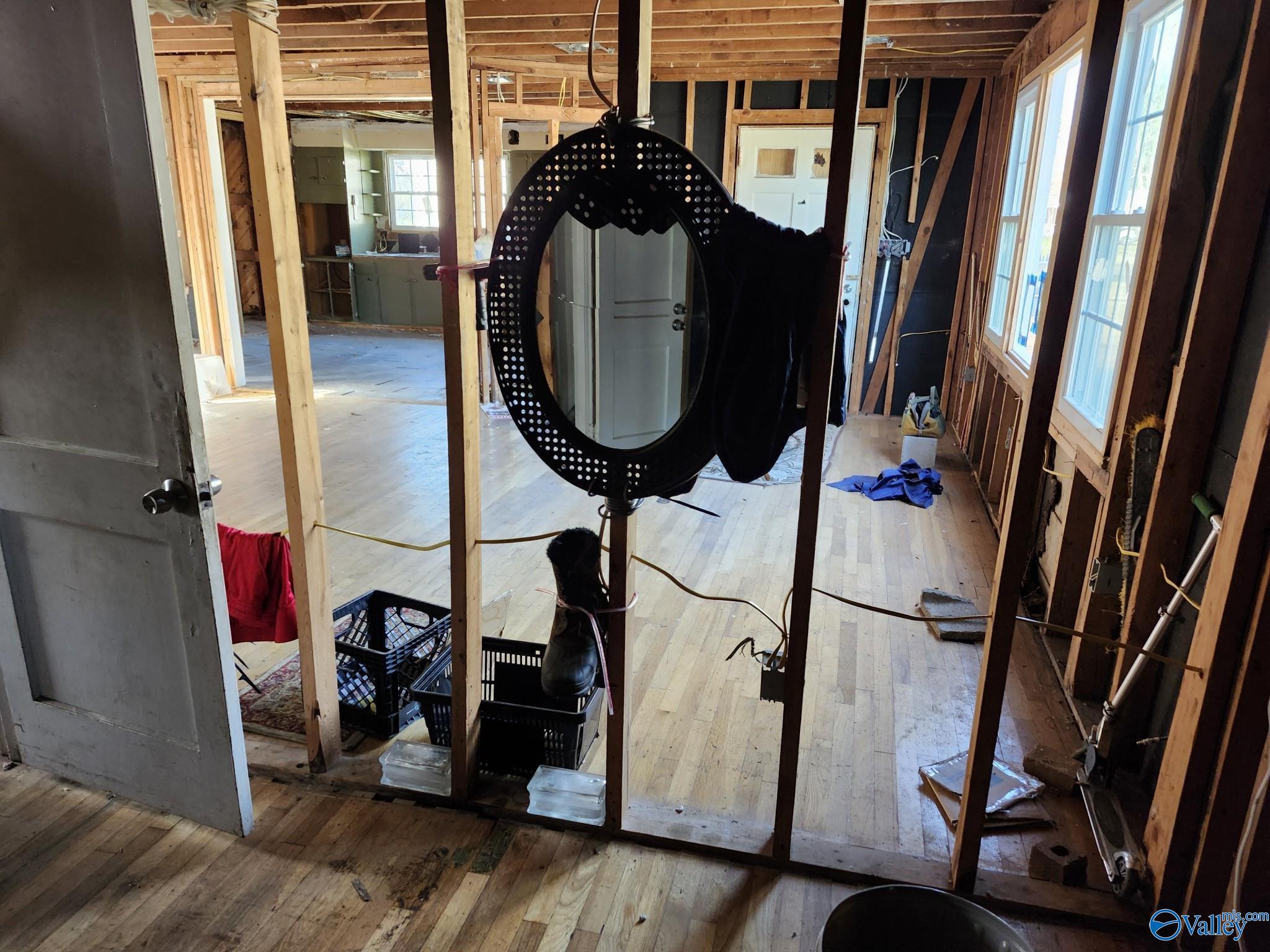 911 Parklane Street NW