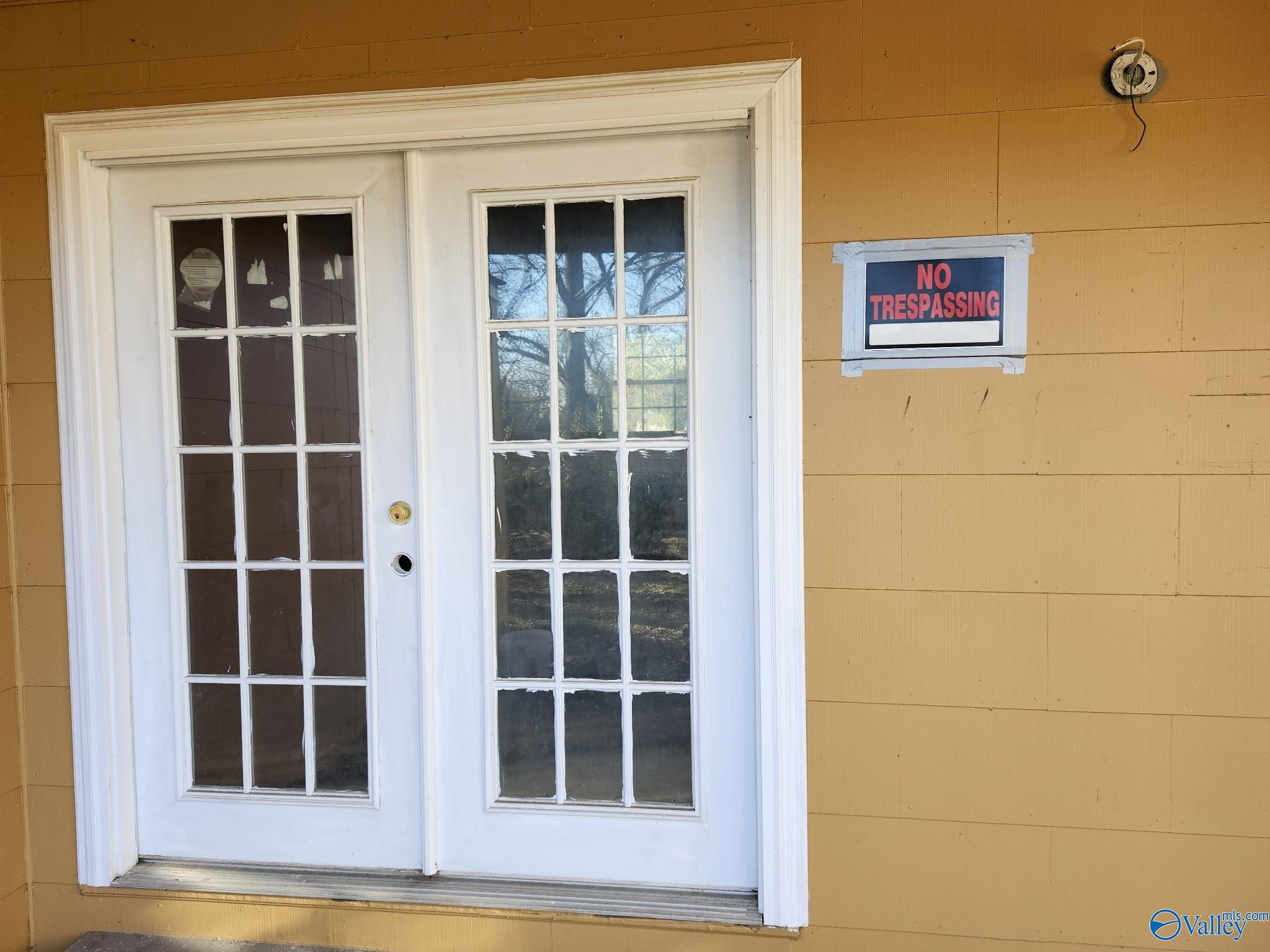 911 Parklane Street NW