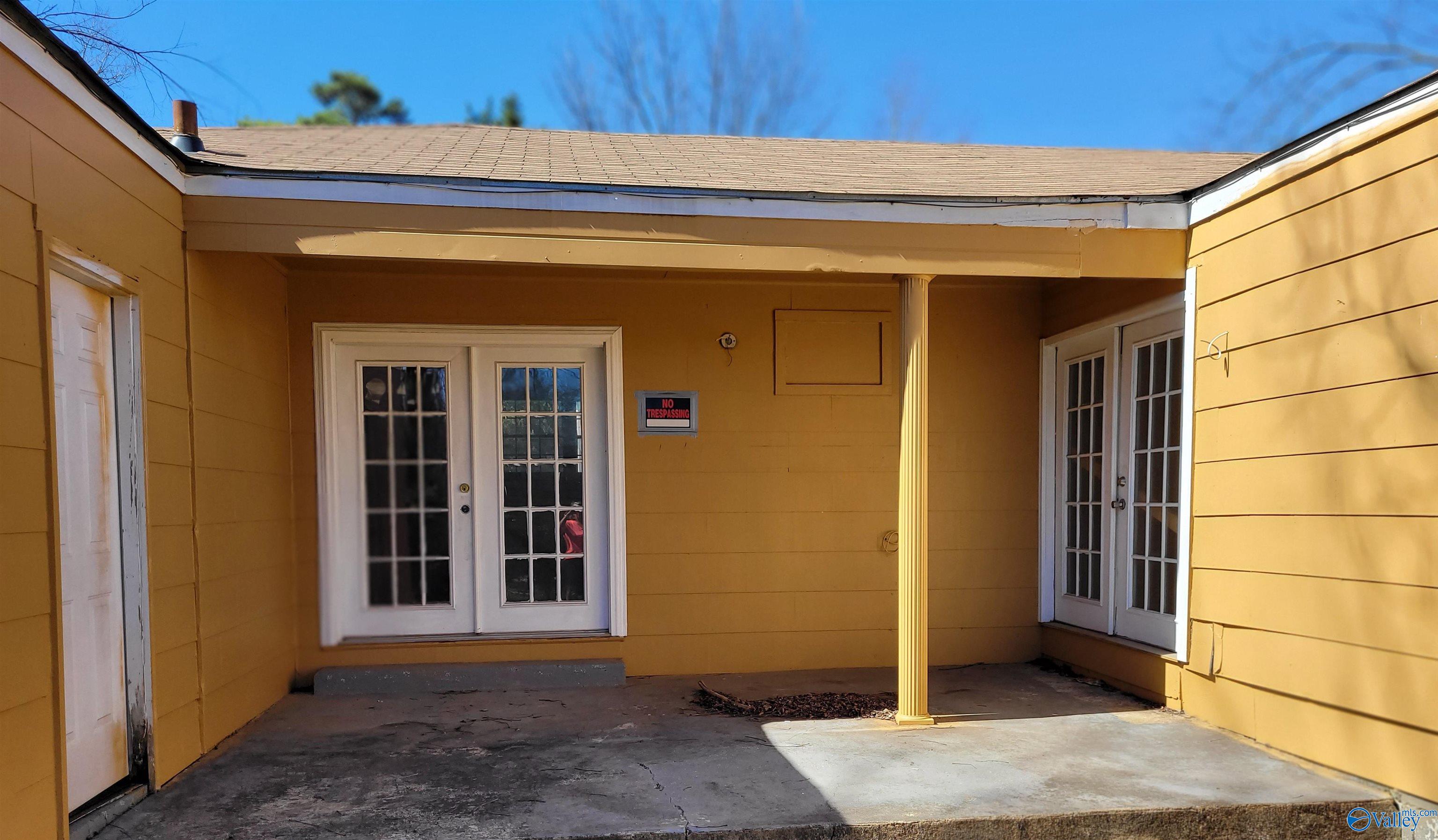 911 Parklane Street NW