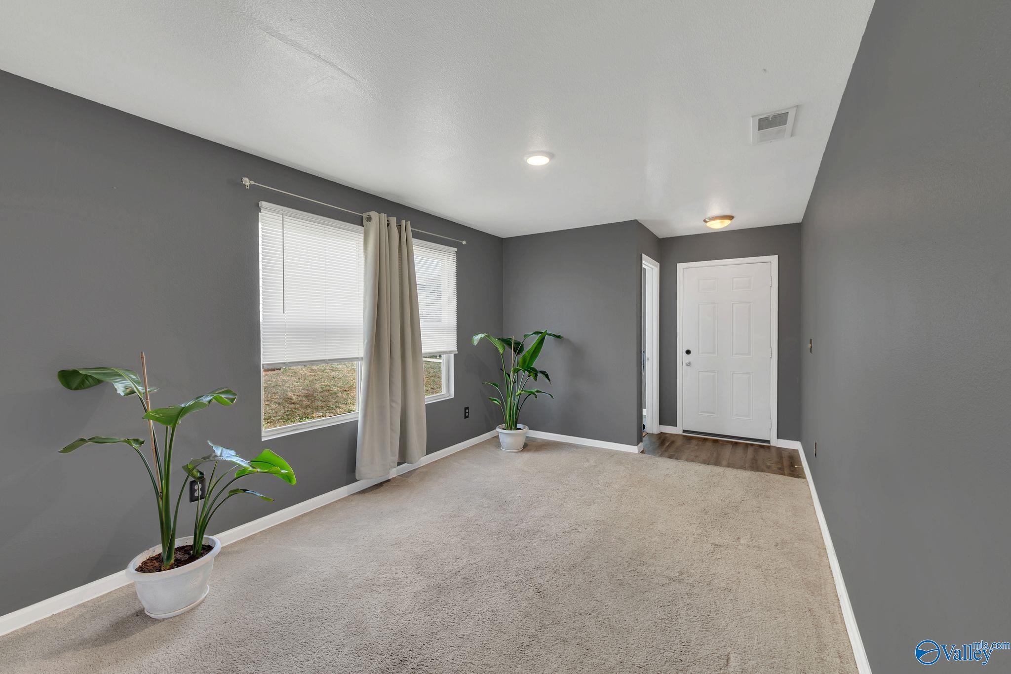 137 Whitestone Drive NE