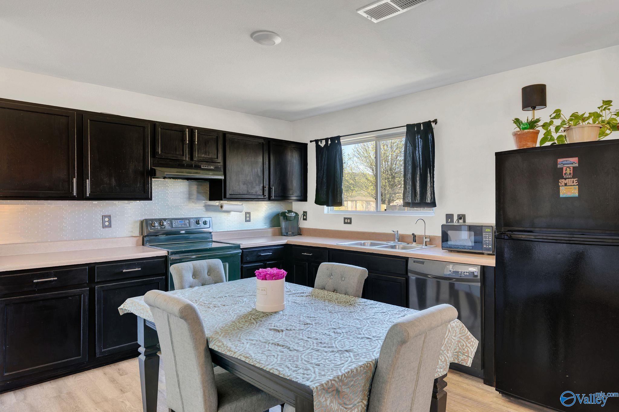 137 Whitestone Drive NE