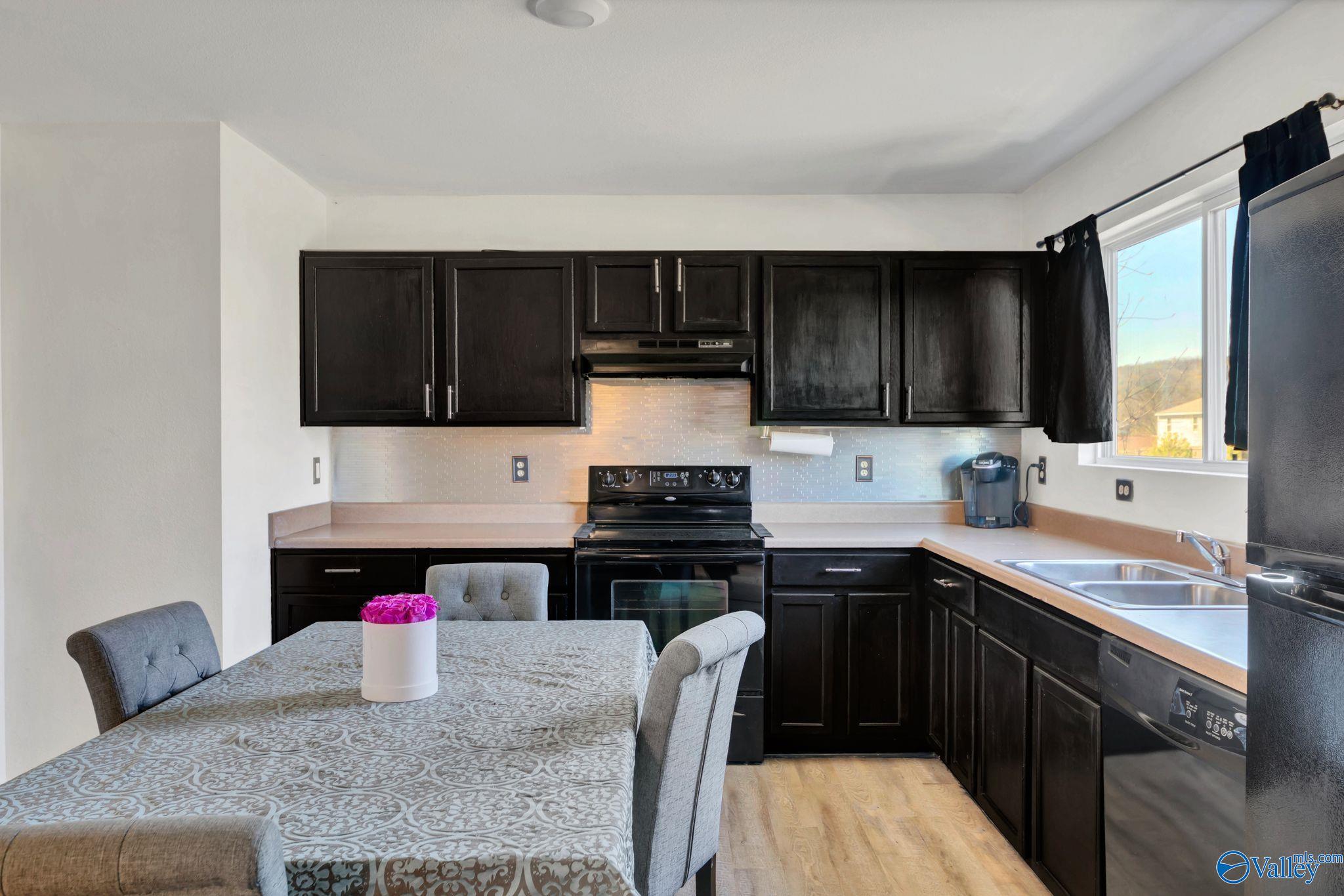 137 Whitestone Drive NE