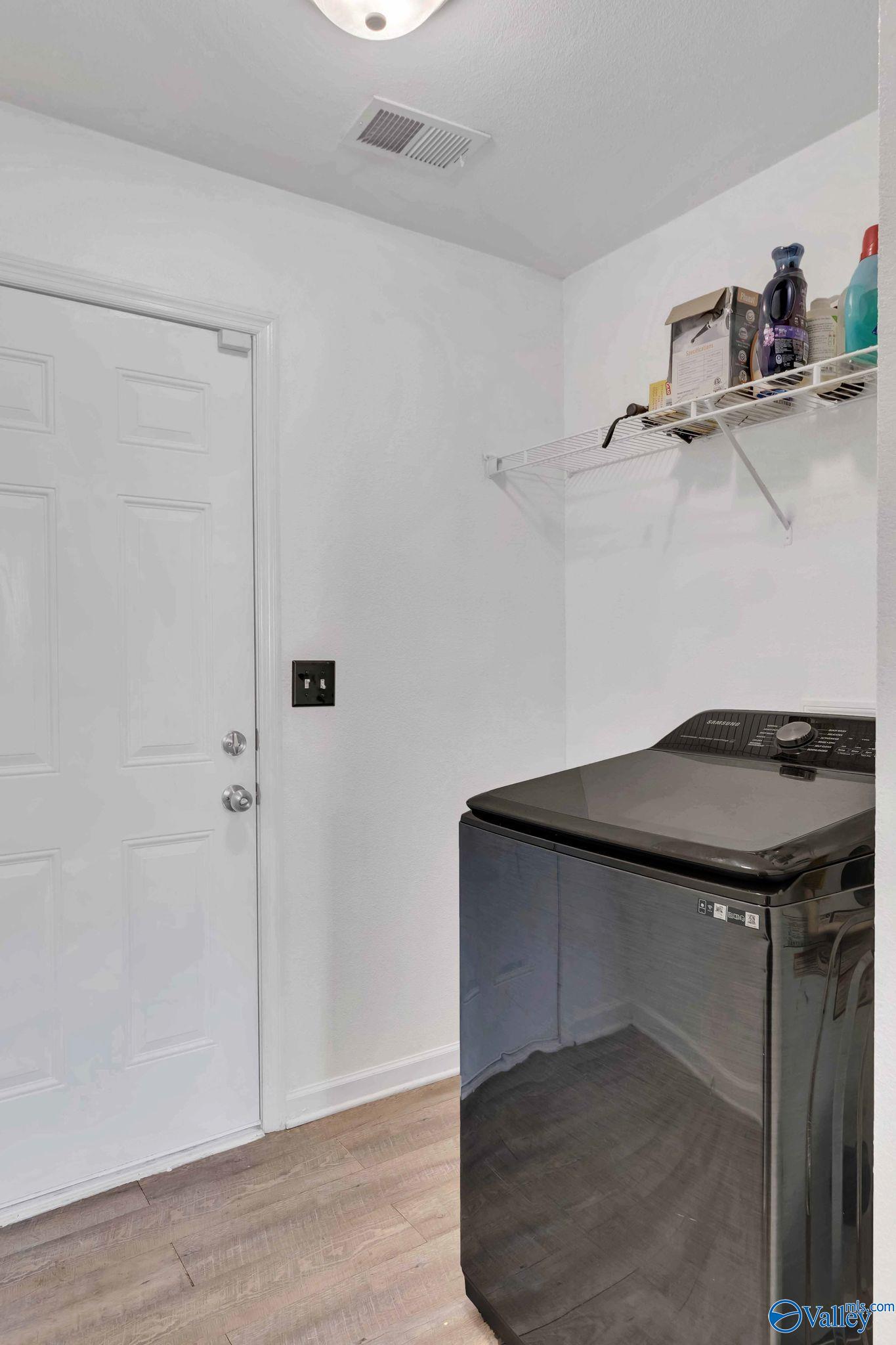 137 Whitestone Drive NE