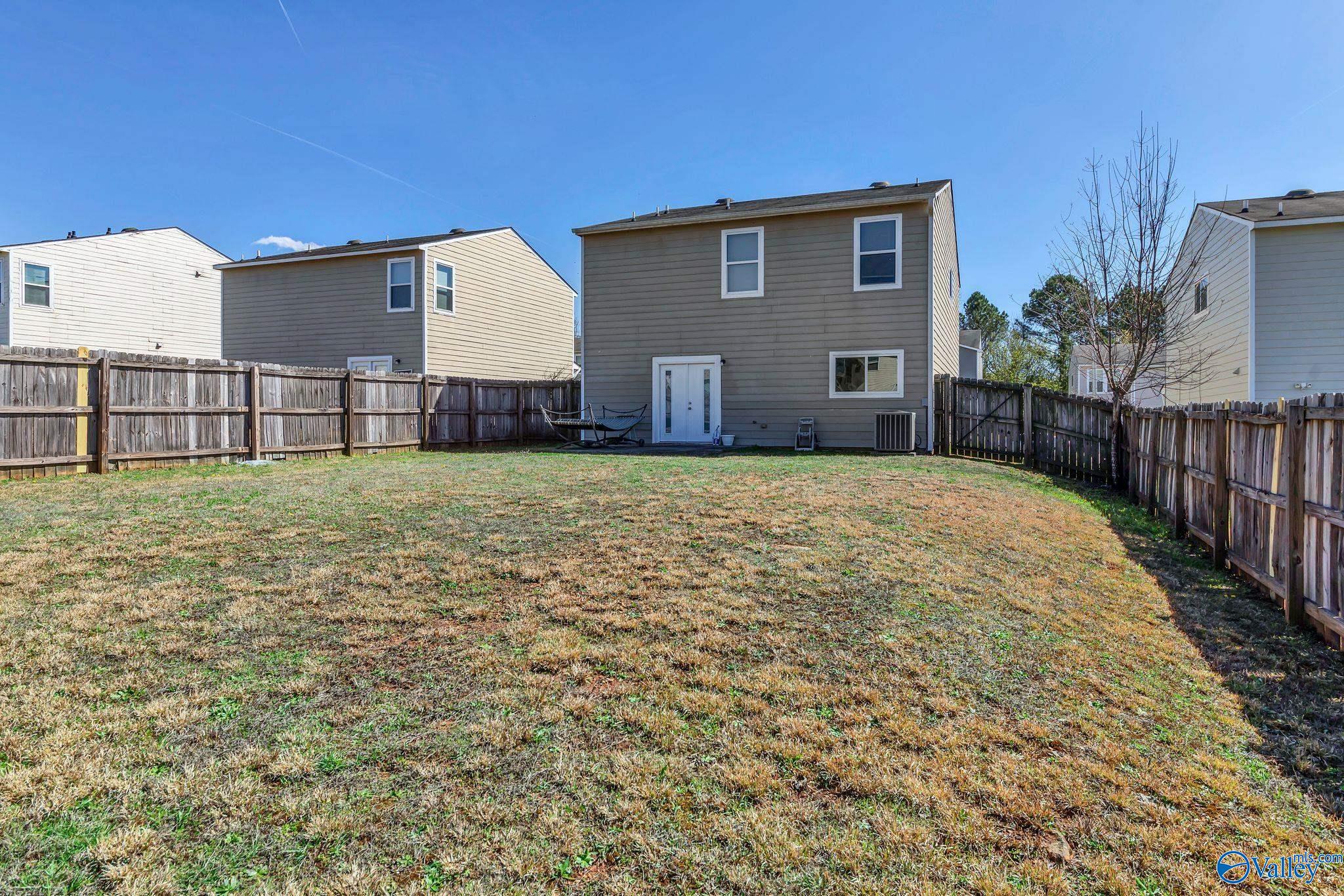 137 Whitestone Drive NE