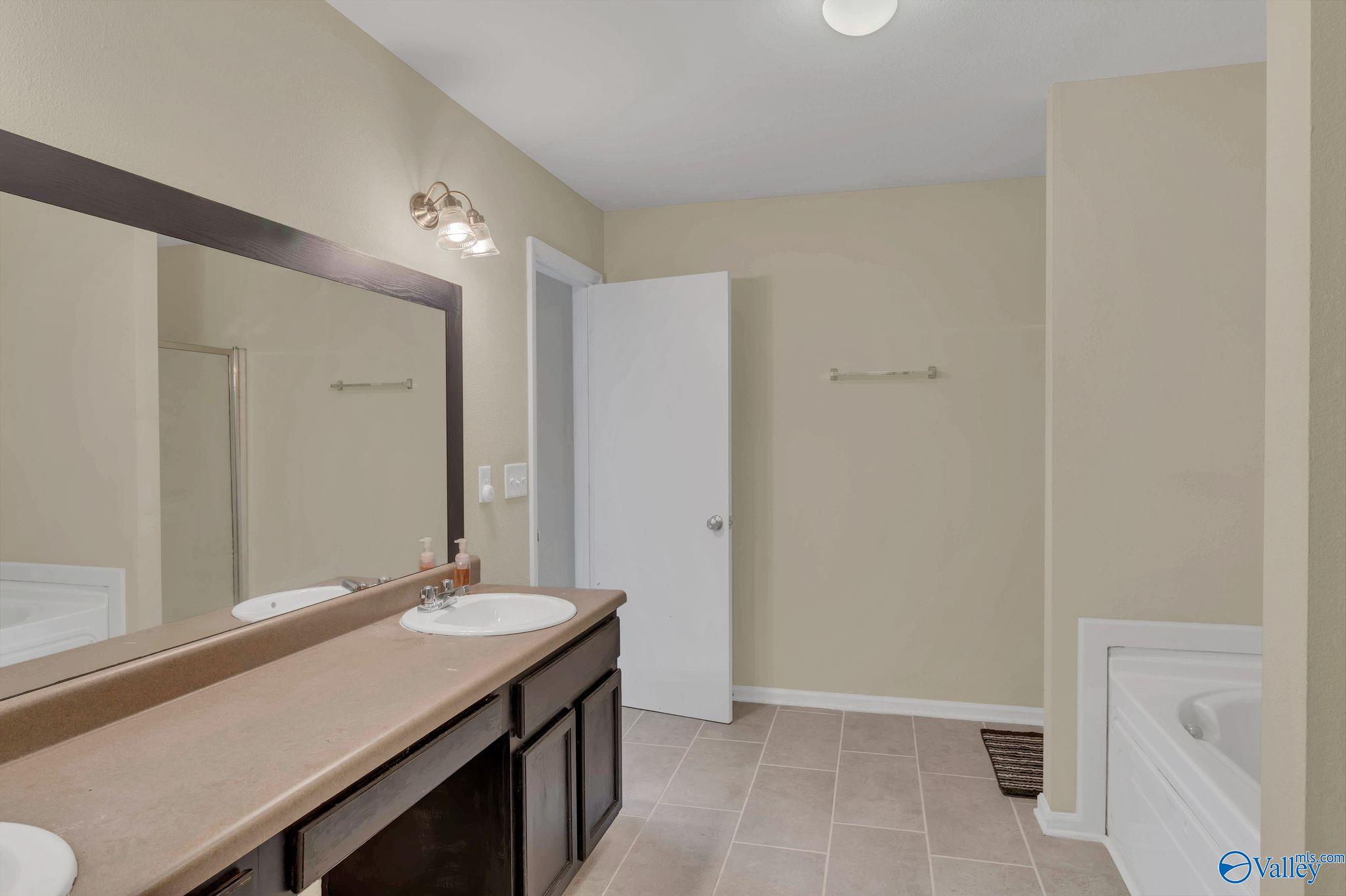 137 Whitestone Drive NE