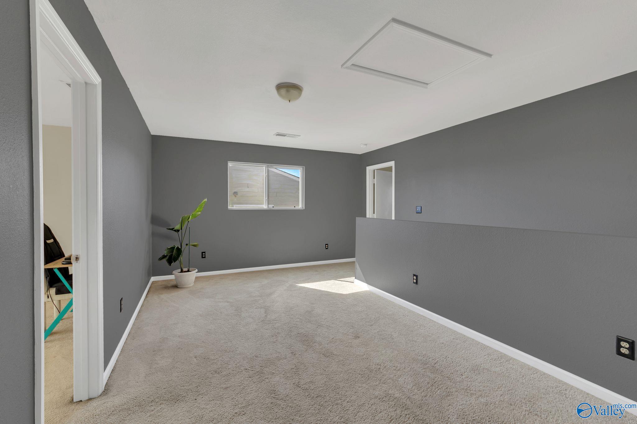 137 Whitestone Drive NE