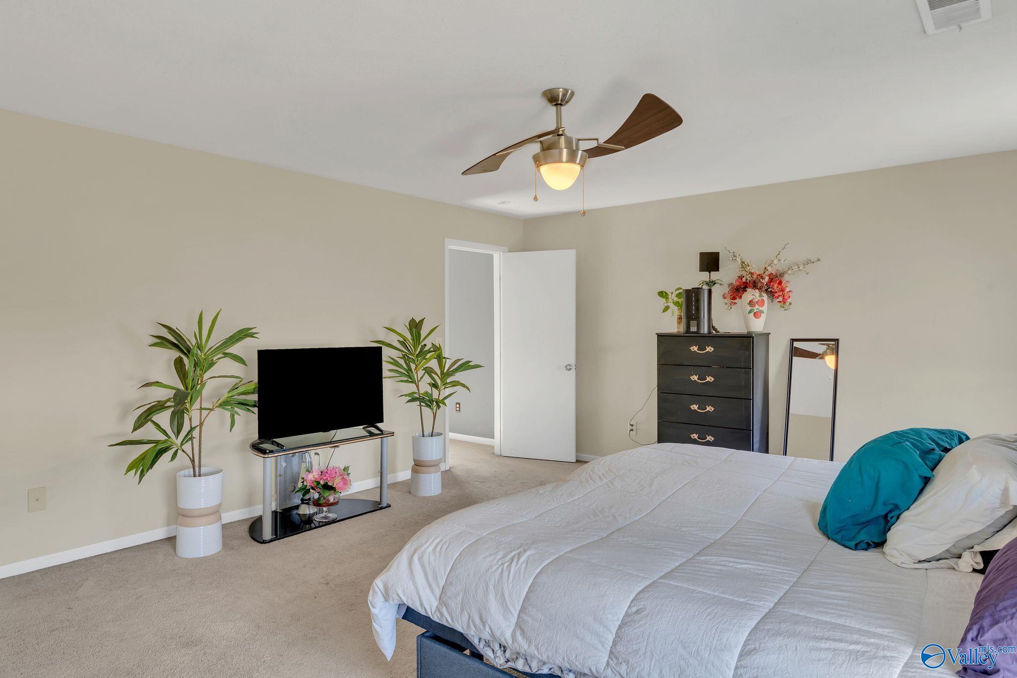 137 Whitestone Drive NE