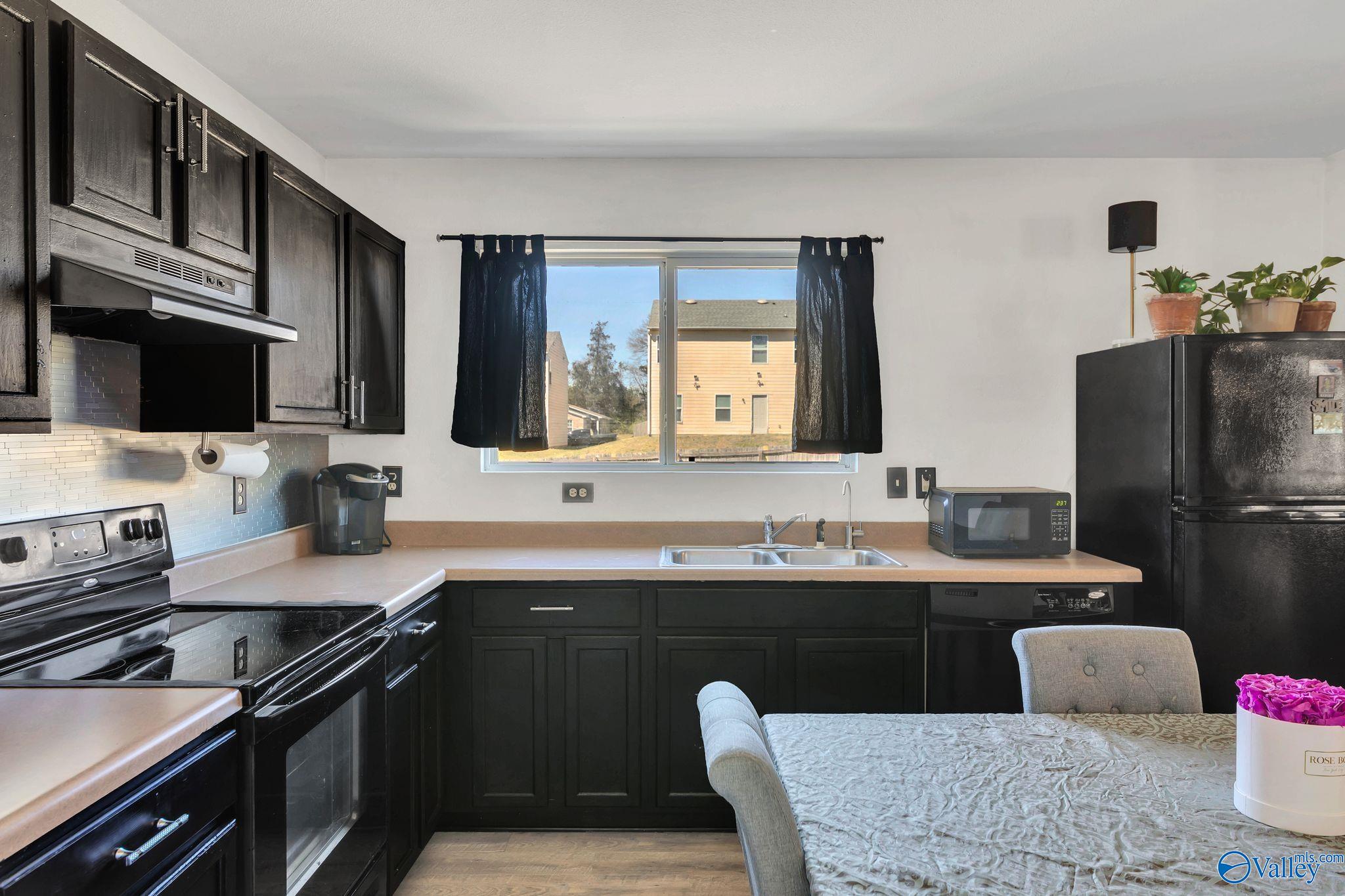 137 Whitestone Drive NE
