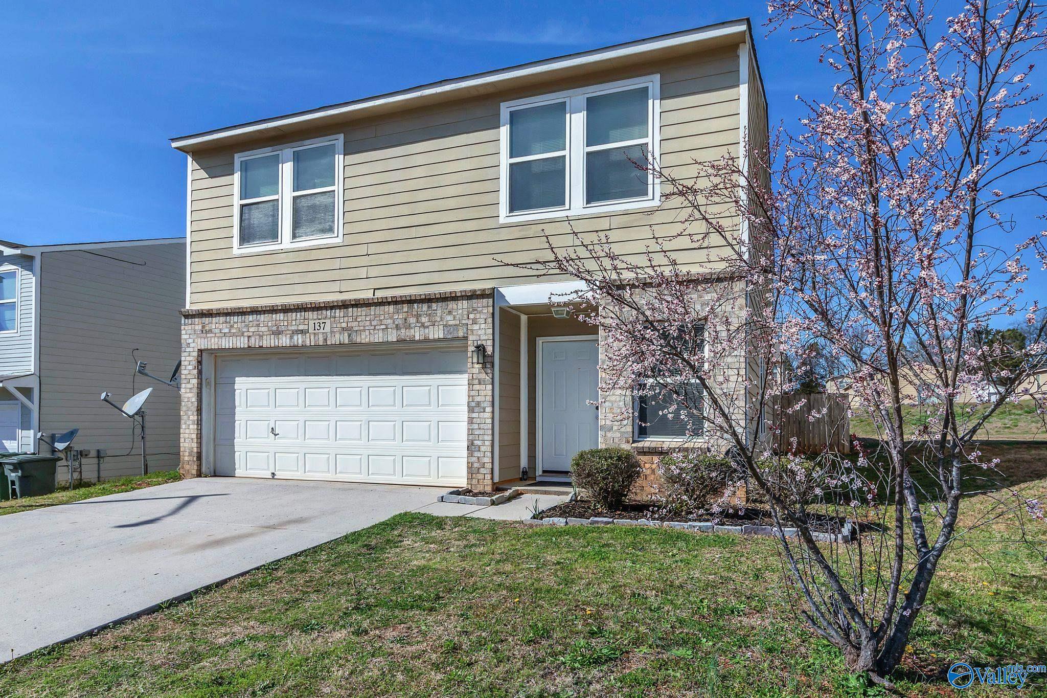 137 Whitestone Drive NE