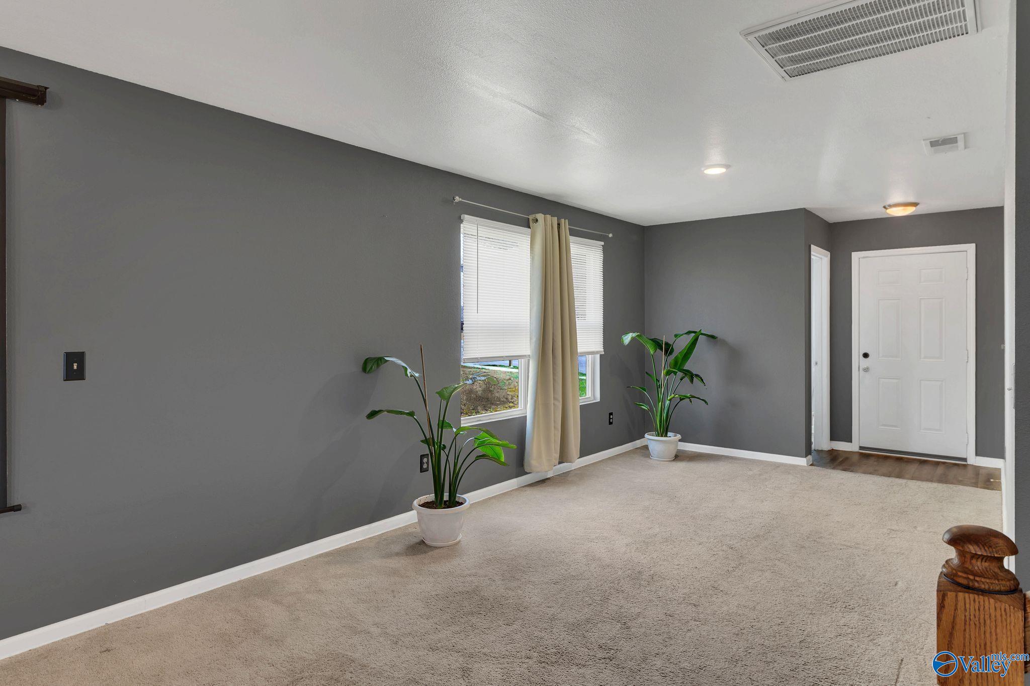 137 Whitestone Drive NE