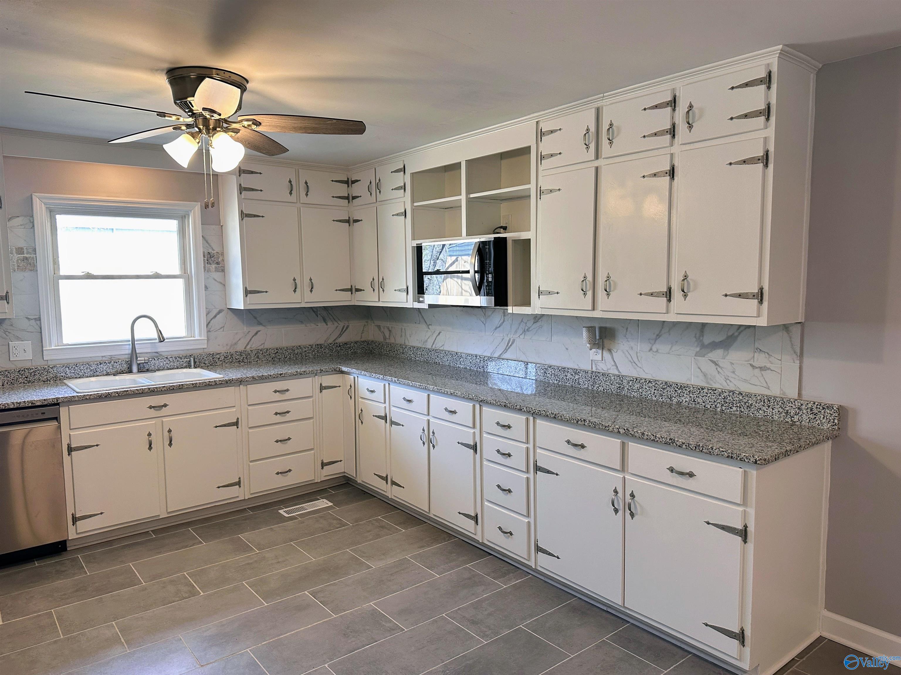 2553 N Brindlee Mountain Parkway