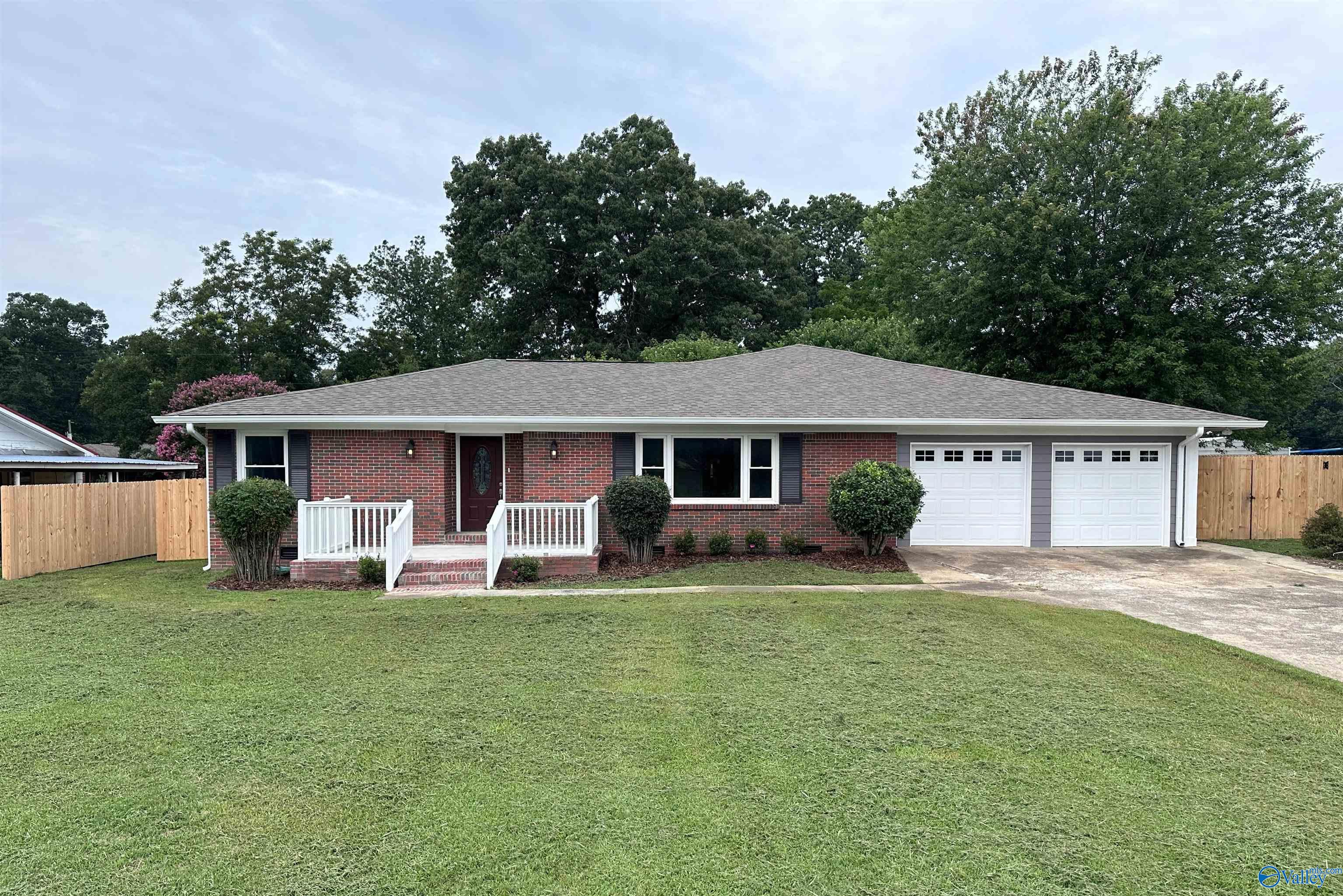 2553 N Brindlee Mountain Parkway