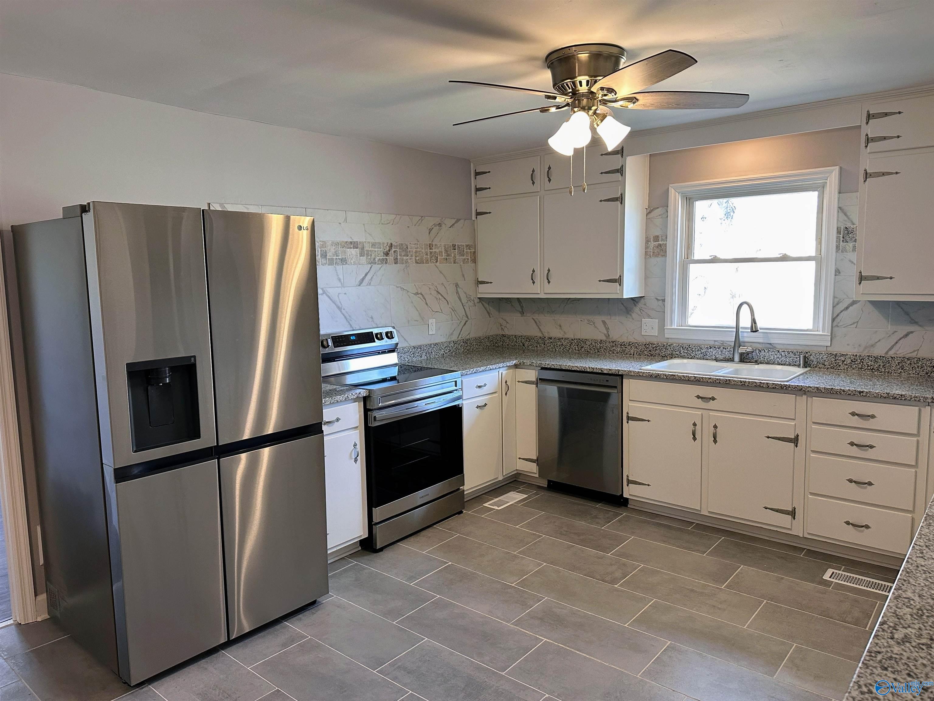 2553 N Brindlee Mountain Parkway