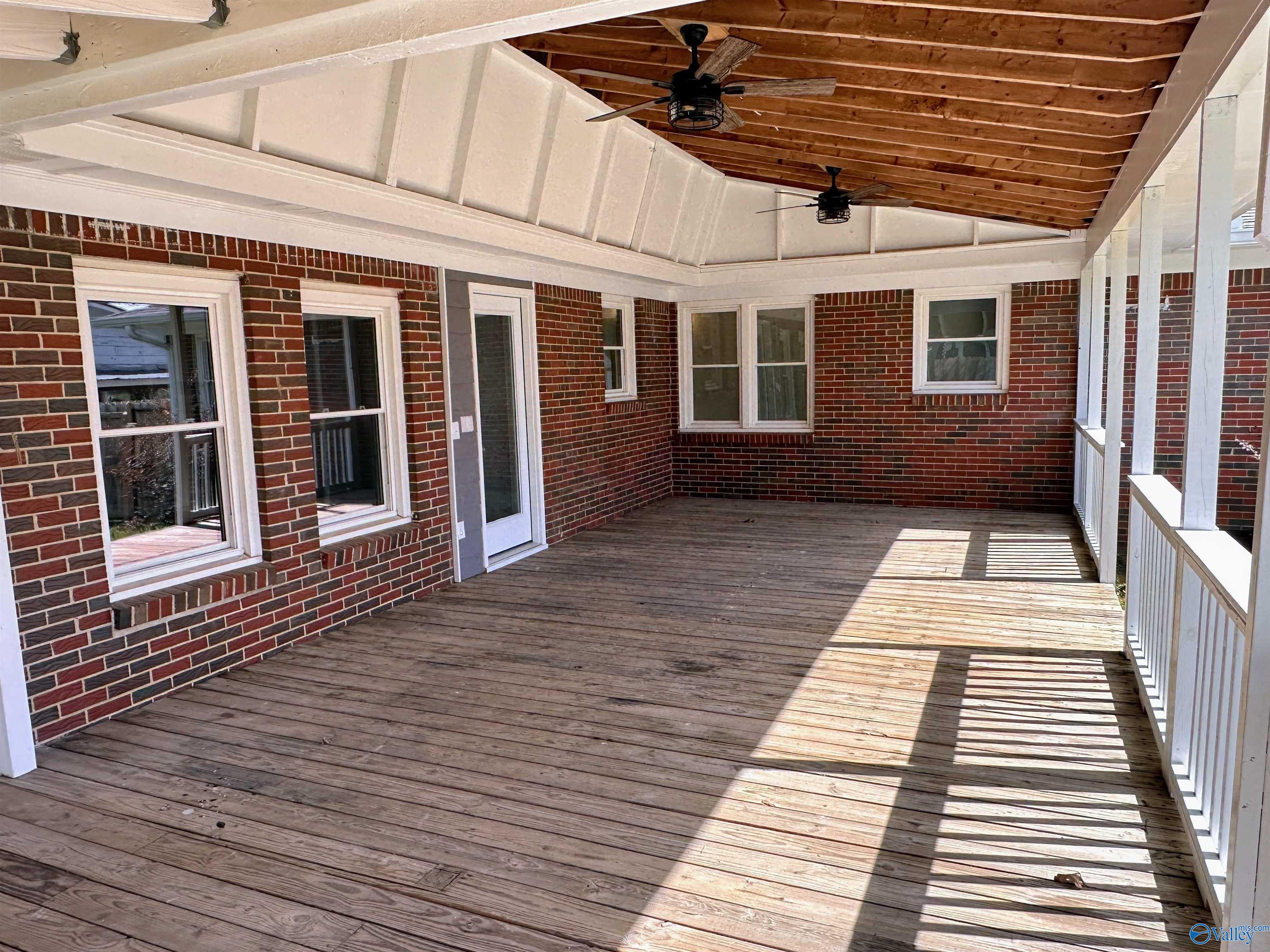 2553 N Brindlee Mountain Parkway