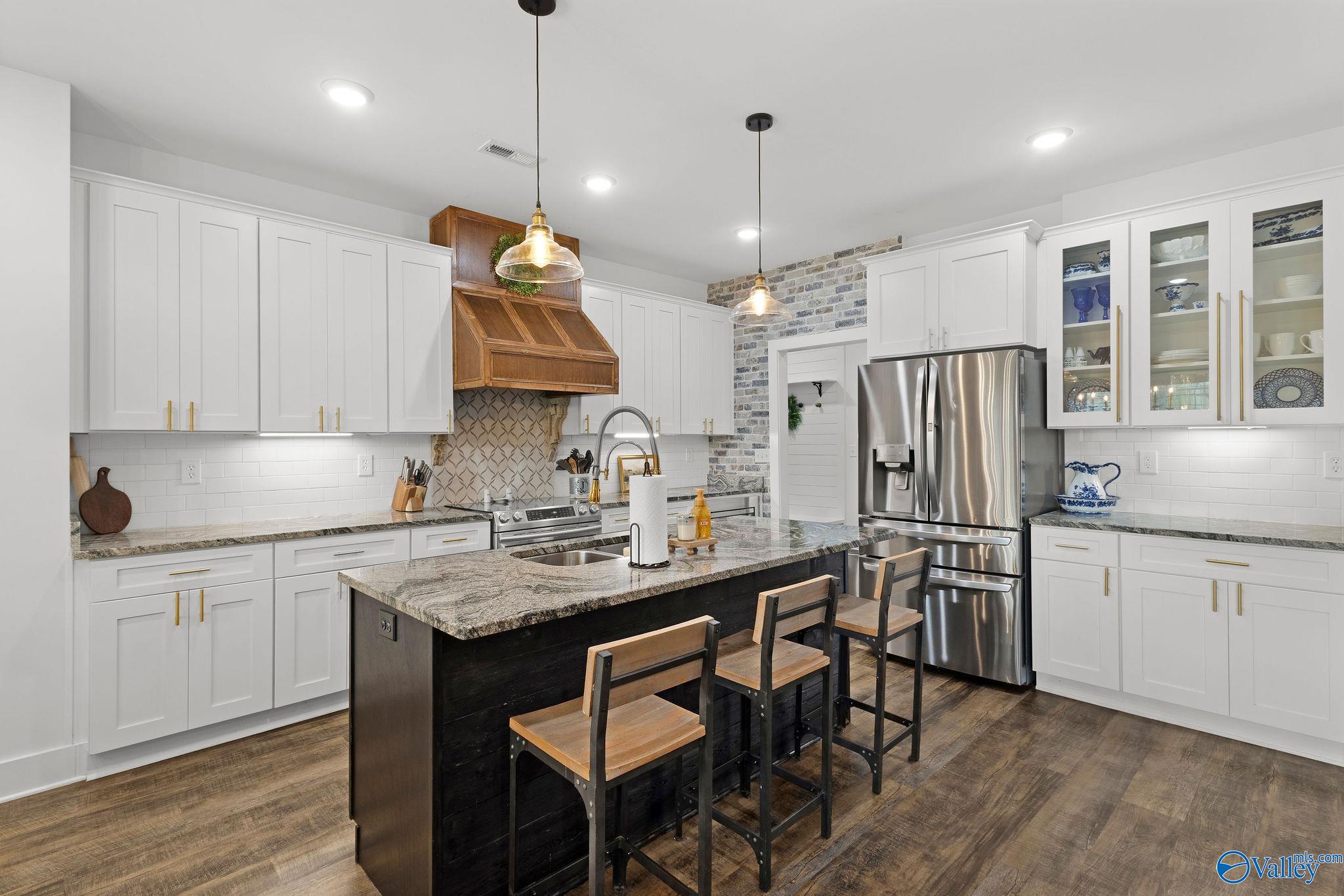 123 Shady Oak Lane