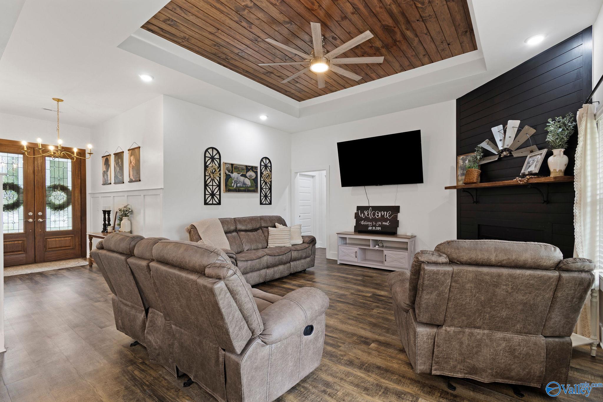 123 Shady Oak Lane