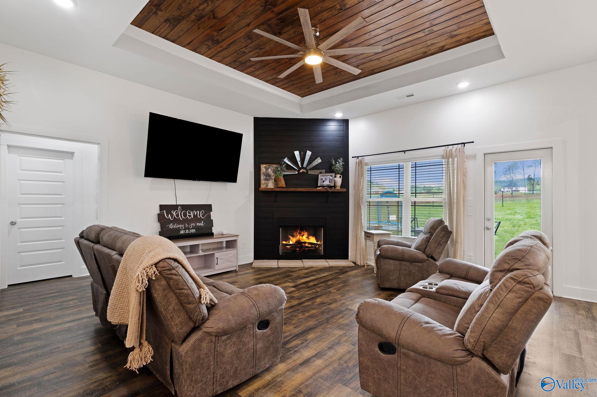 123 Shady Oak Lane