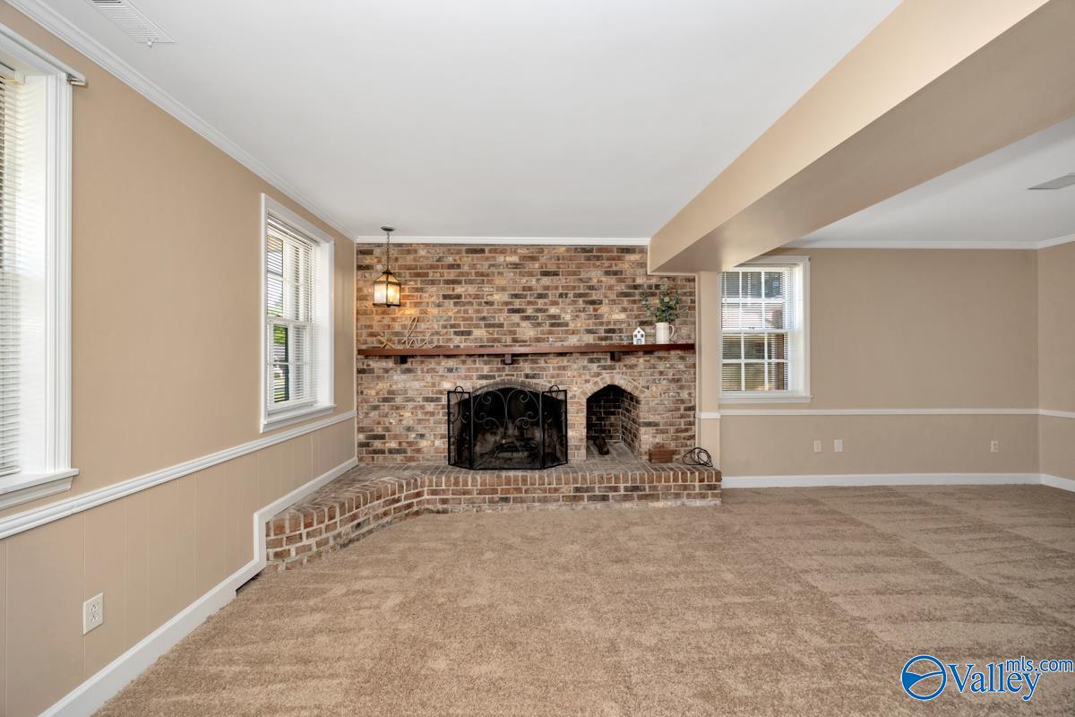 325 Pawnee Trail SE