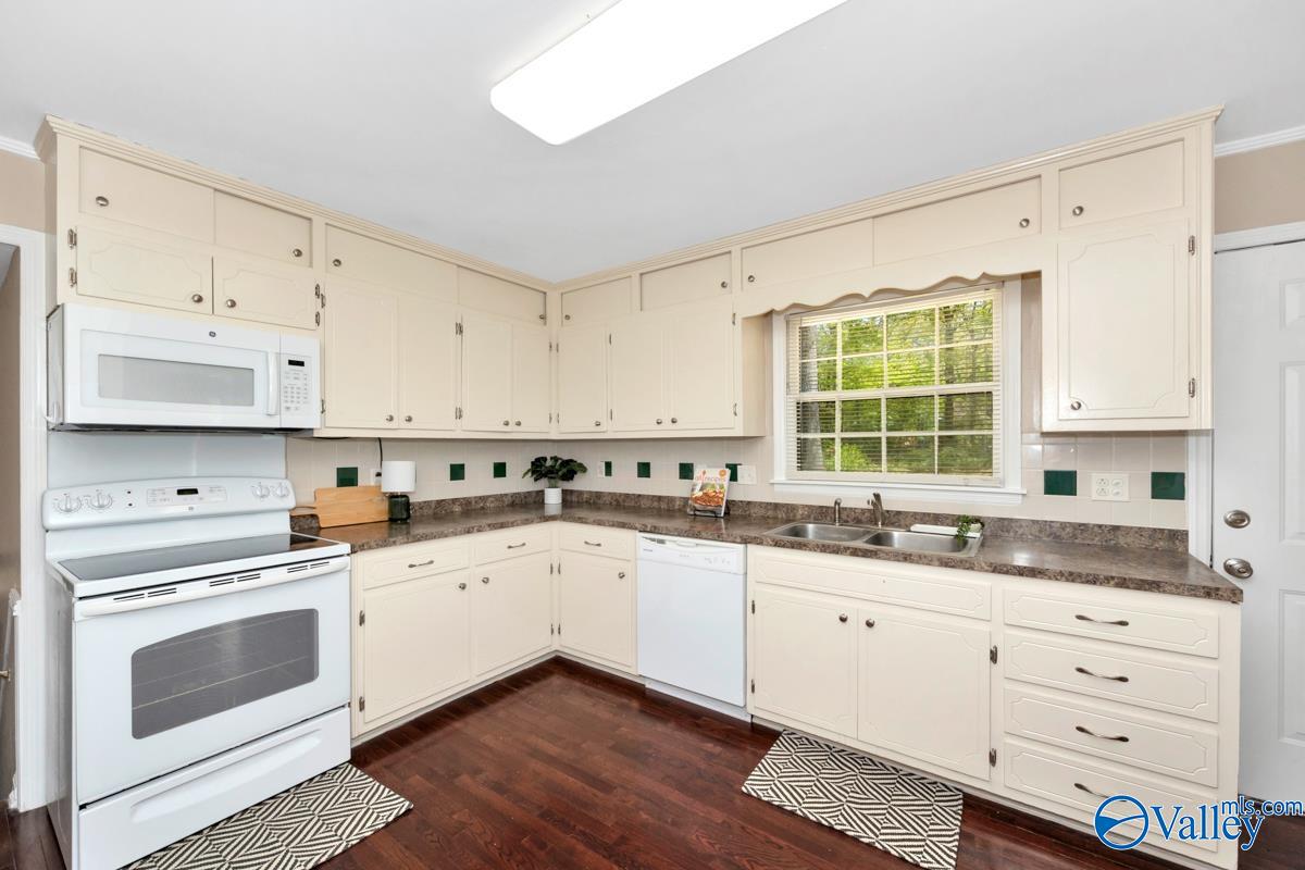 325 Pawnee Trail SE