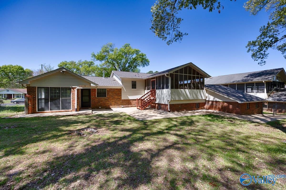325 Pawnee Trail SE