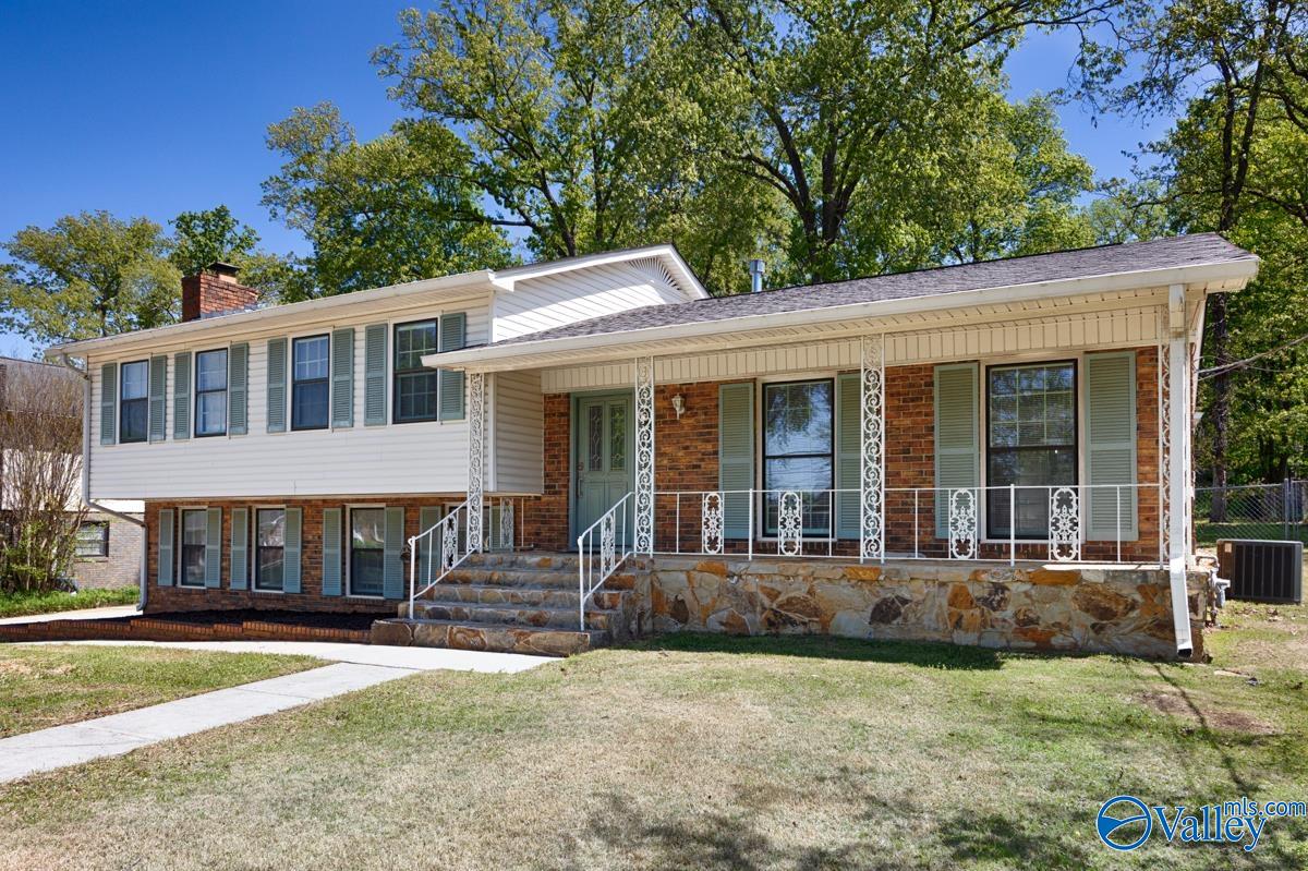 325 Pawnee Trail SE