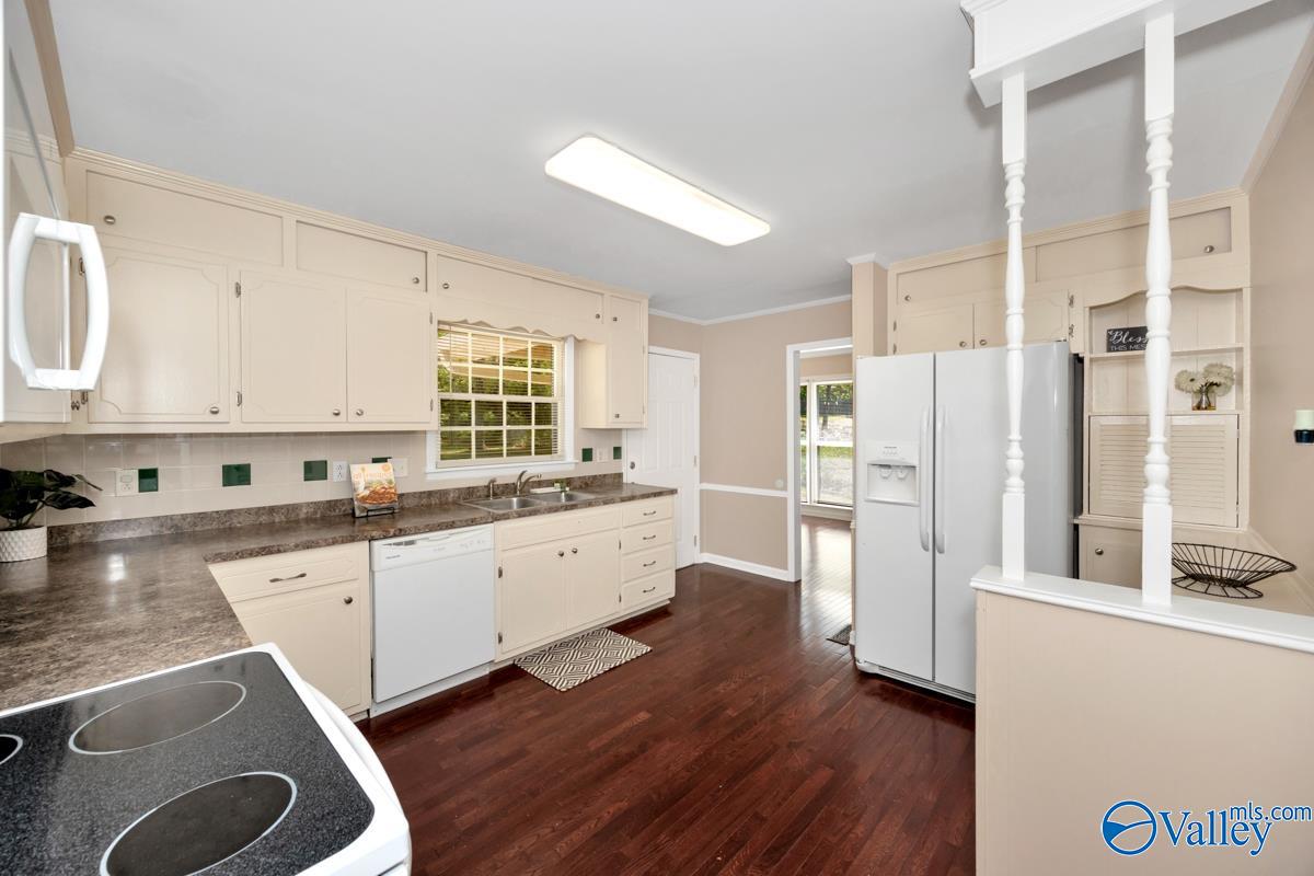 325 Pawnee Trail SE