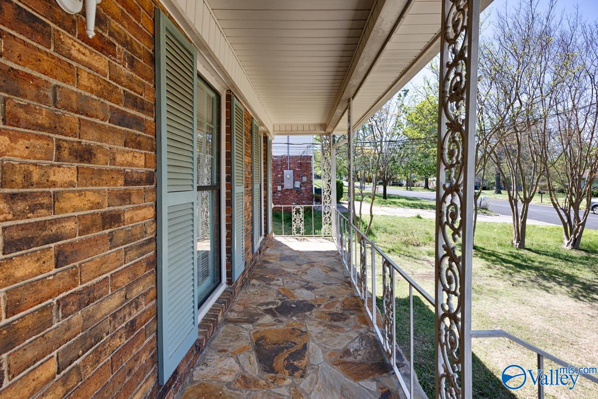 325 Pawnee Trail SE