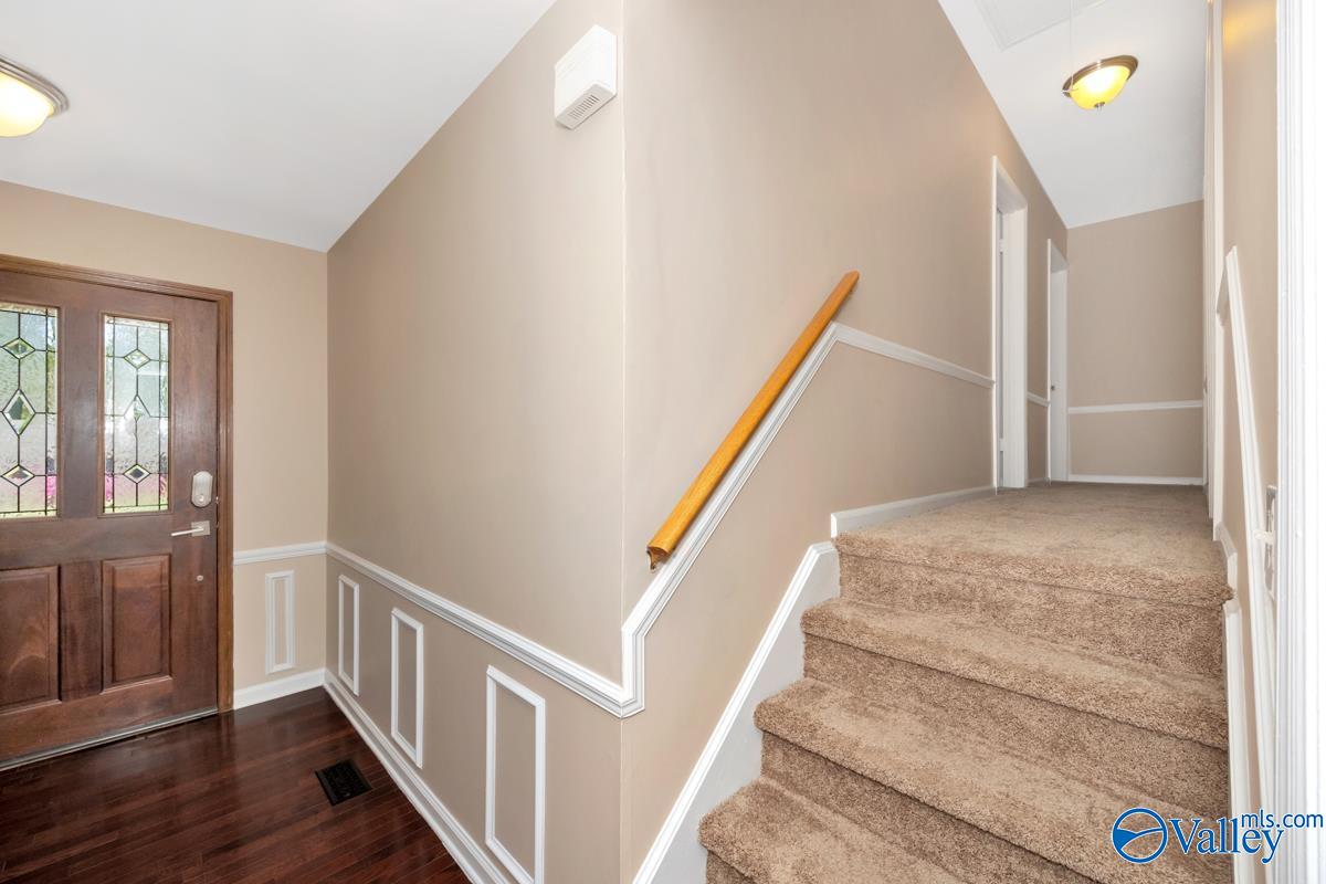 325 Pawnee Trail SE