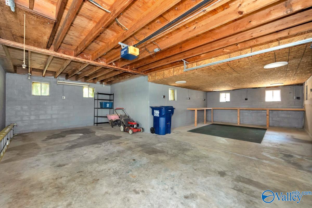 325 Pawnee Trail SE