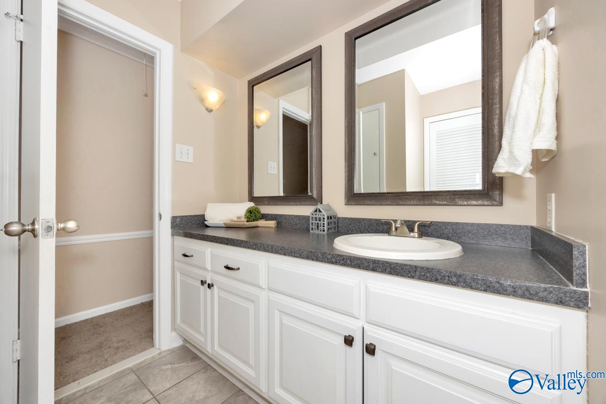 325 Pawnee Trail SE