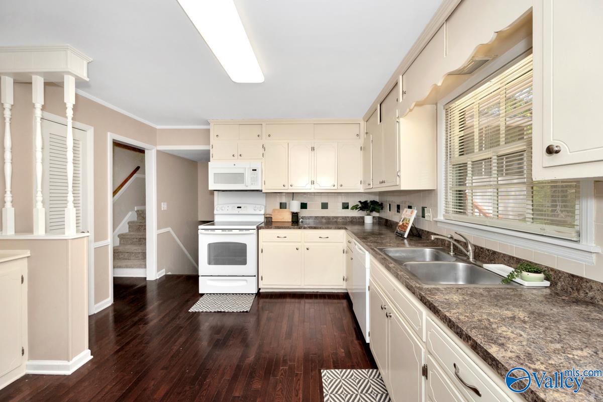 325 Pawnee Trail SE