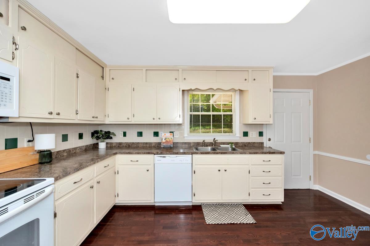 325 Pawnee Trail SE