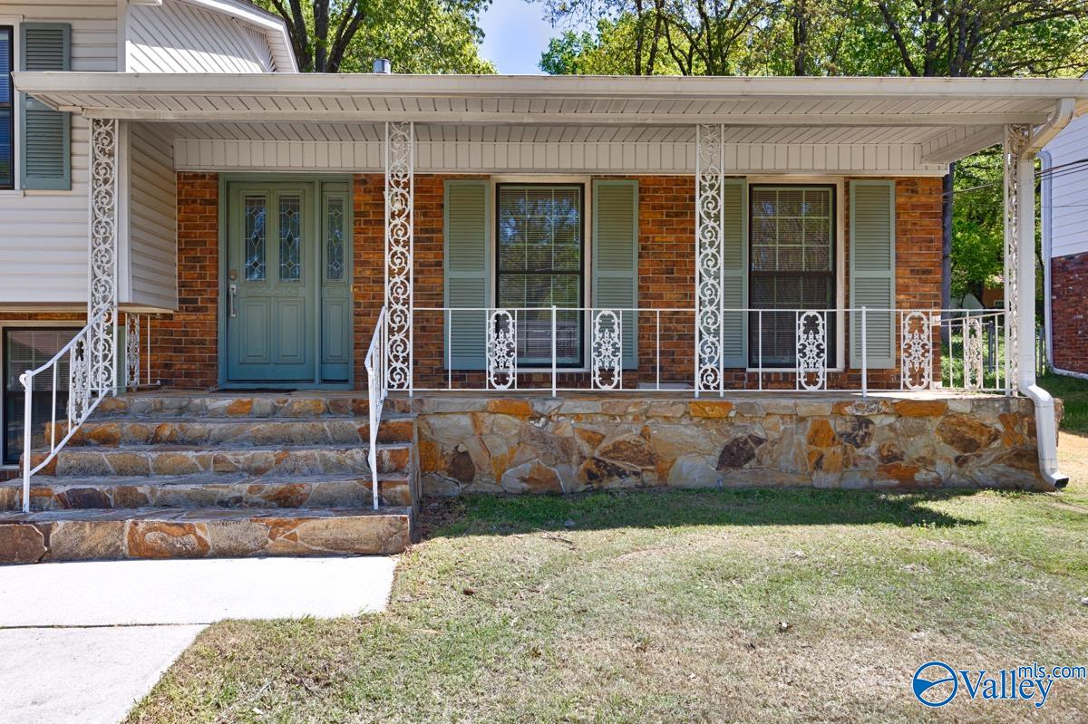 325 Pawnee Trail SE