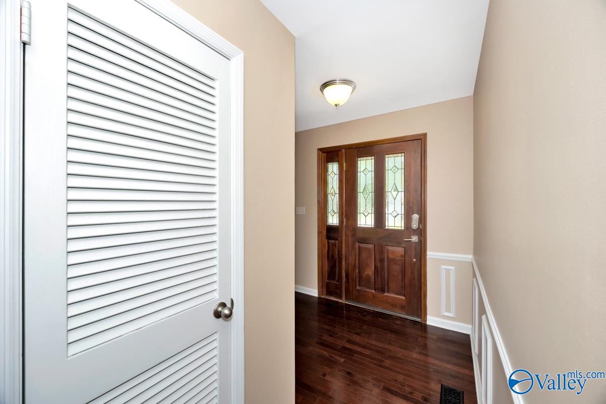 325 Pawnee Trail SE