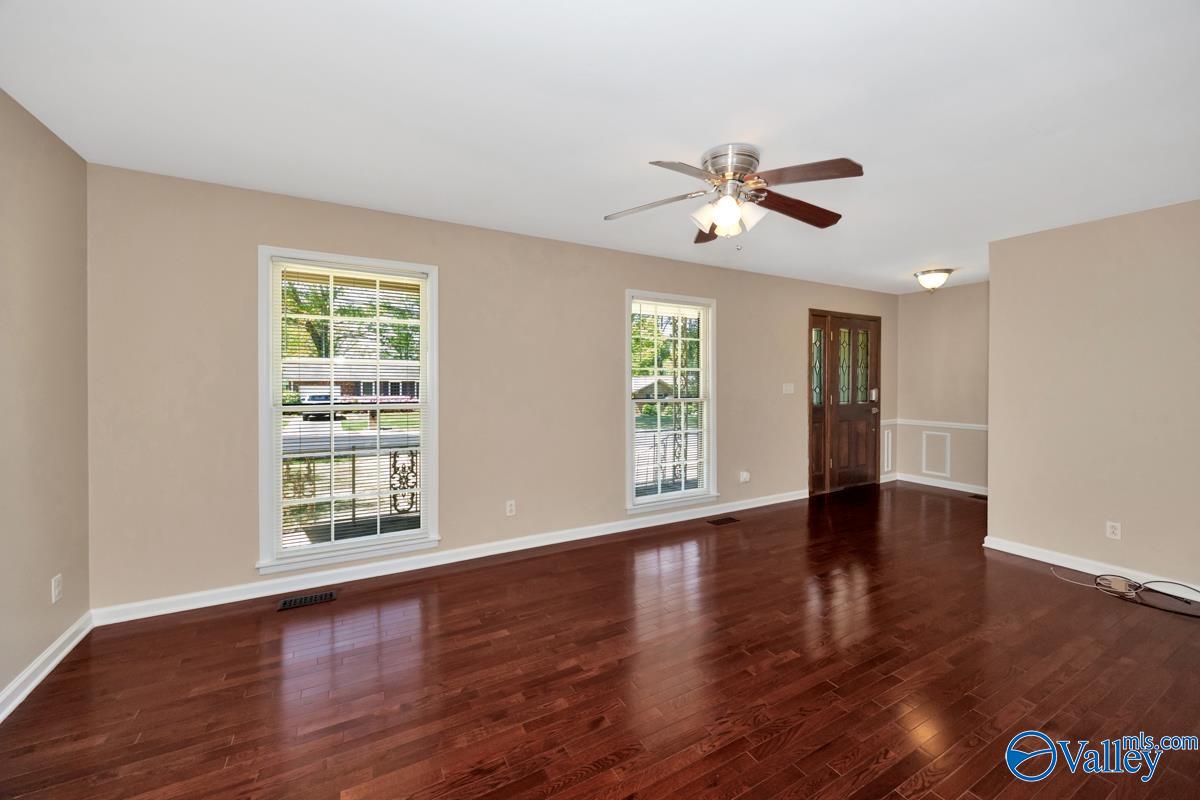 325 Pawnee Trail SE