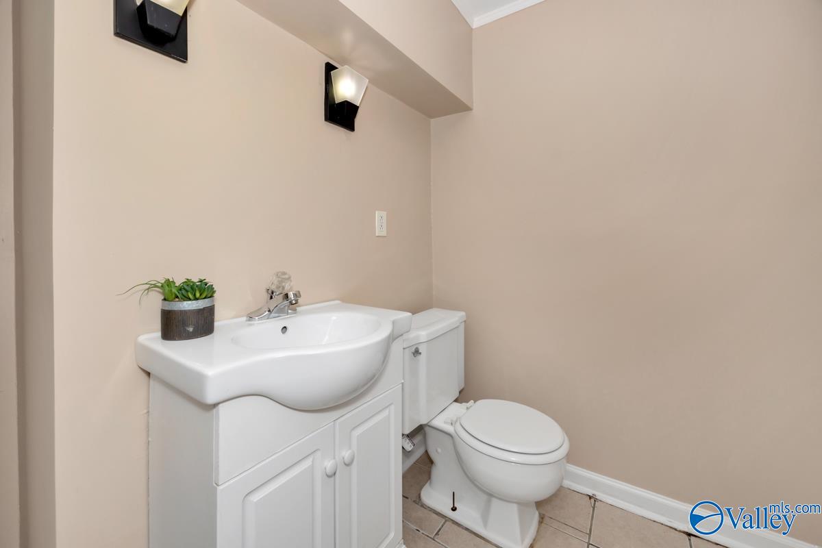 325 Pawnee Trail SE