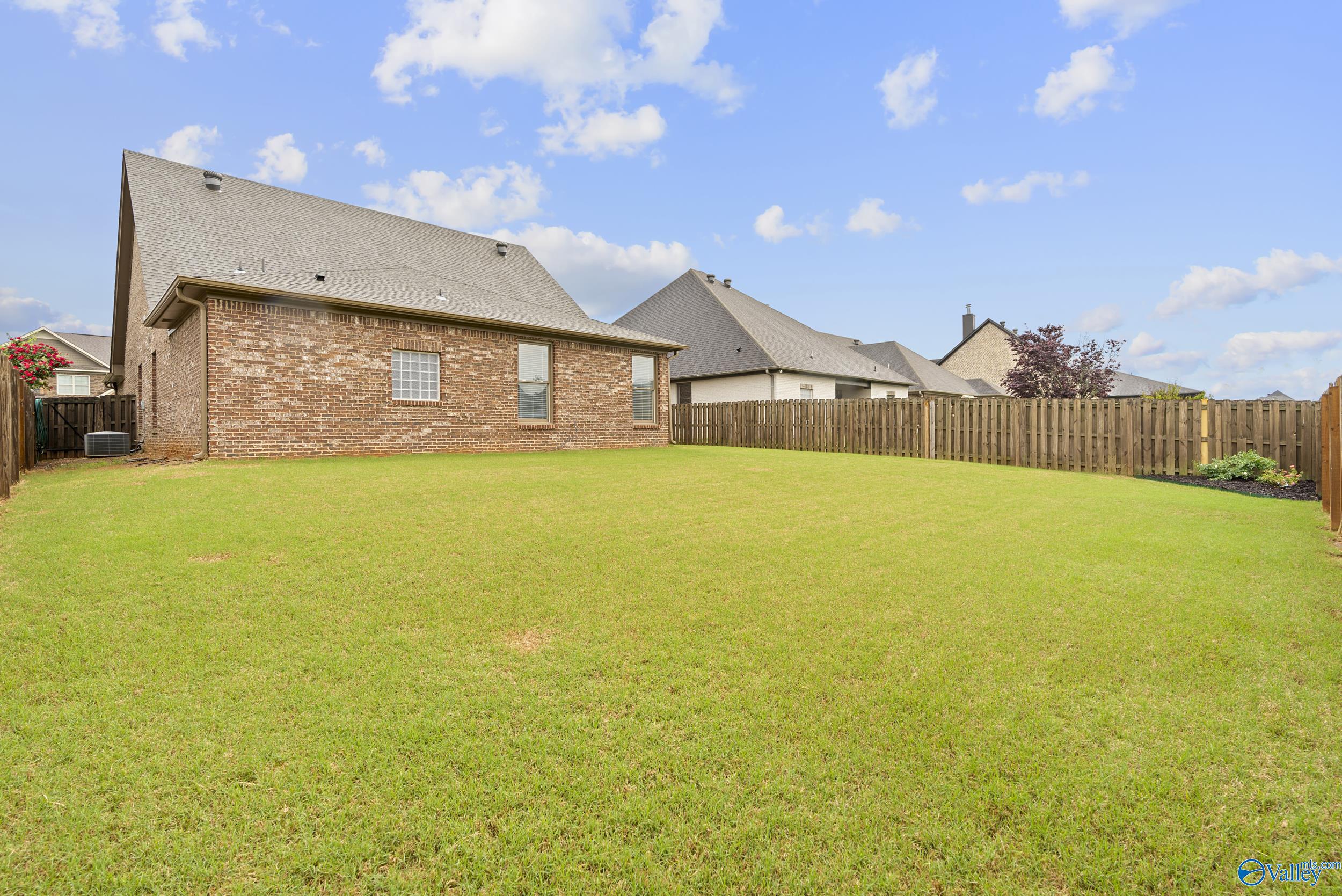124 Rainwood Drive SW