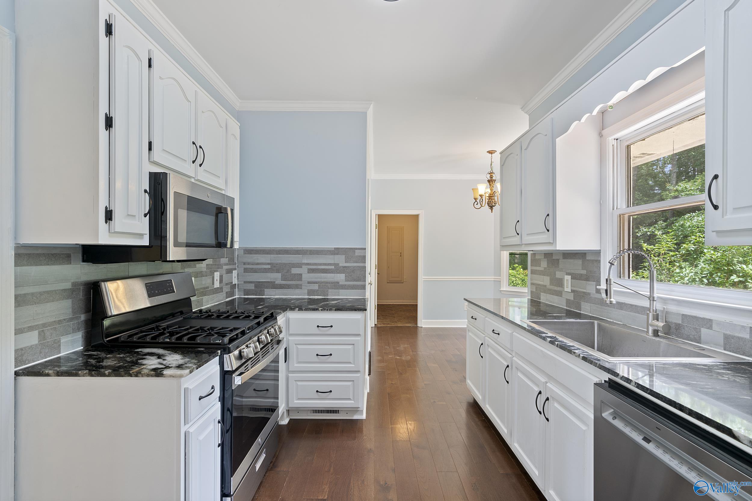 370 Douglas Road NW